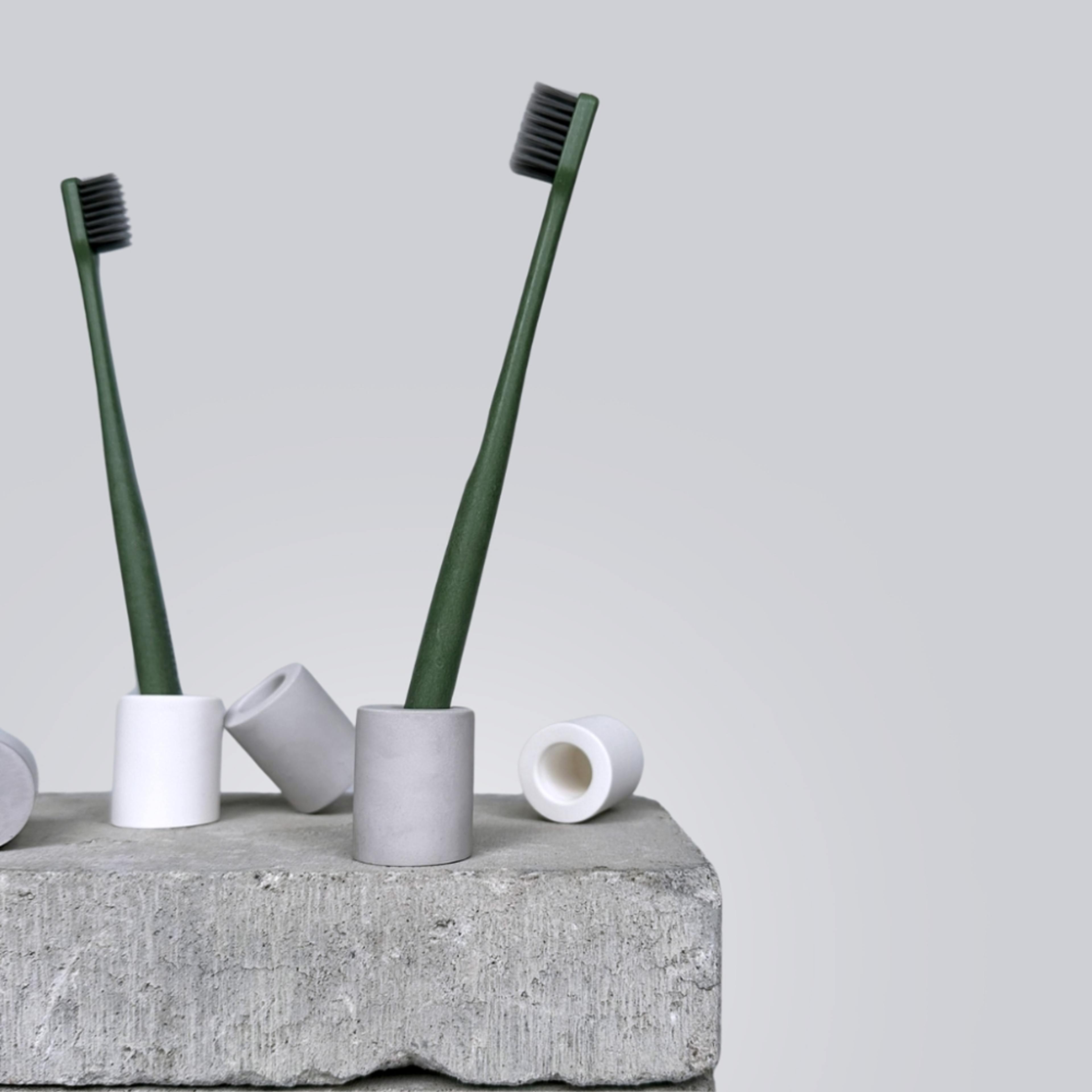 Essential Toothbrush Duo Kit