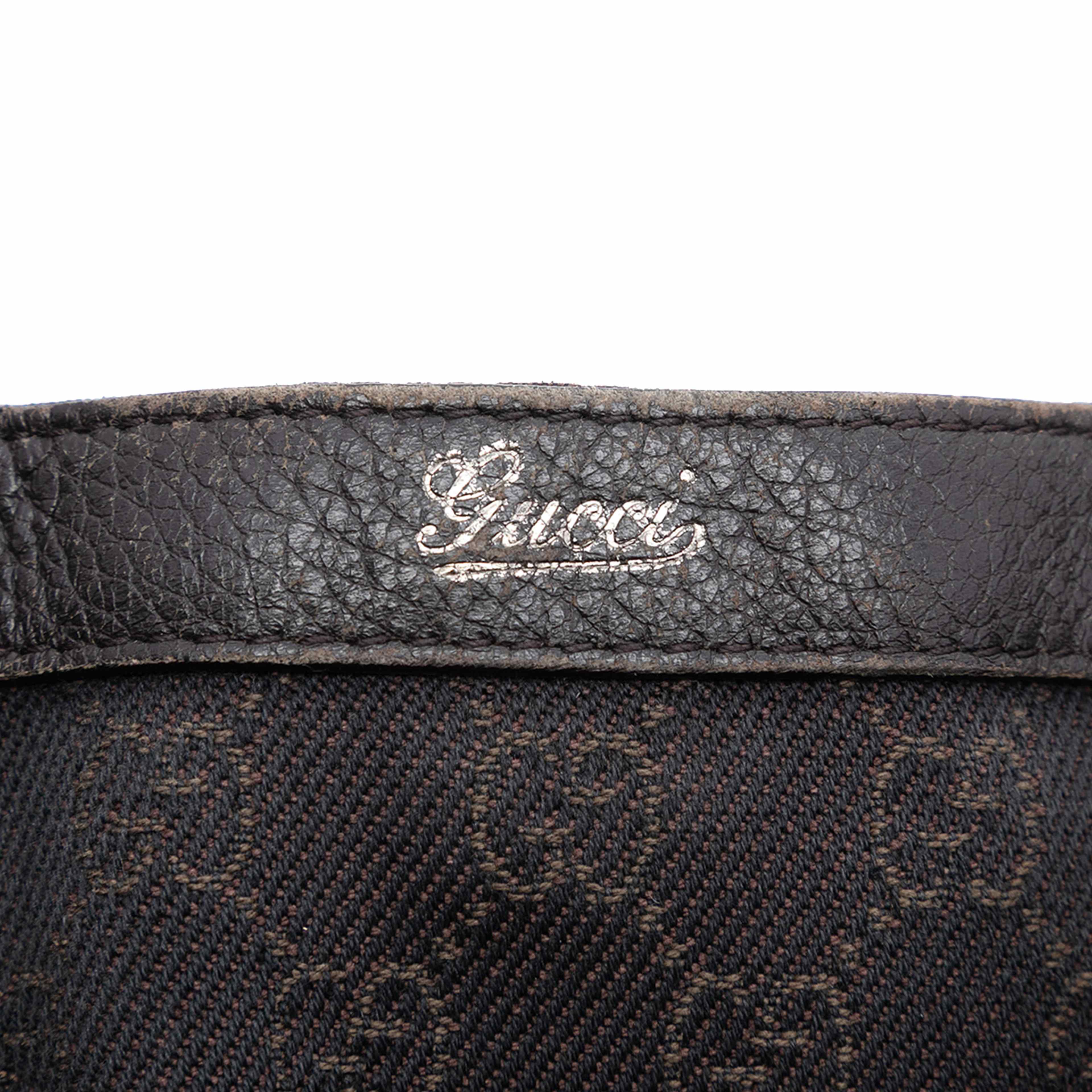 Gucci Gg Denim Abbey D Ring Satchel, från Luxclusif, i färgen dark brown. Klicka för att öppna bilden i stort format