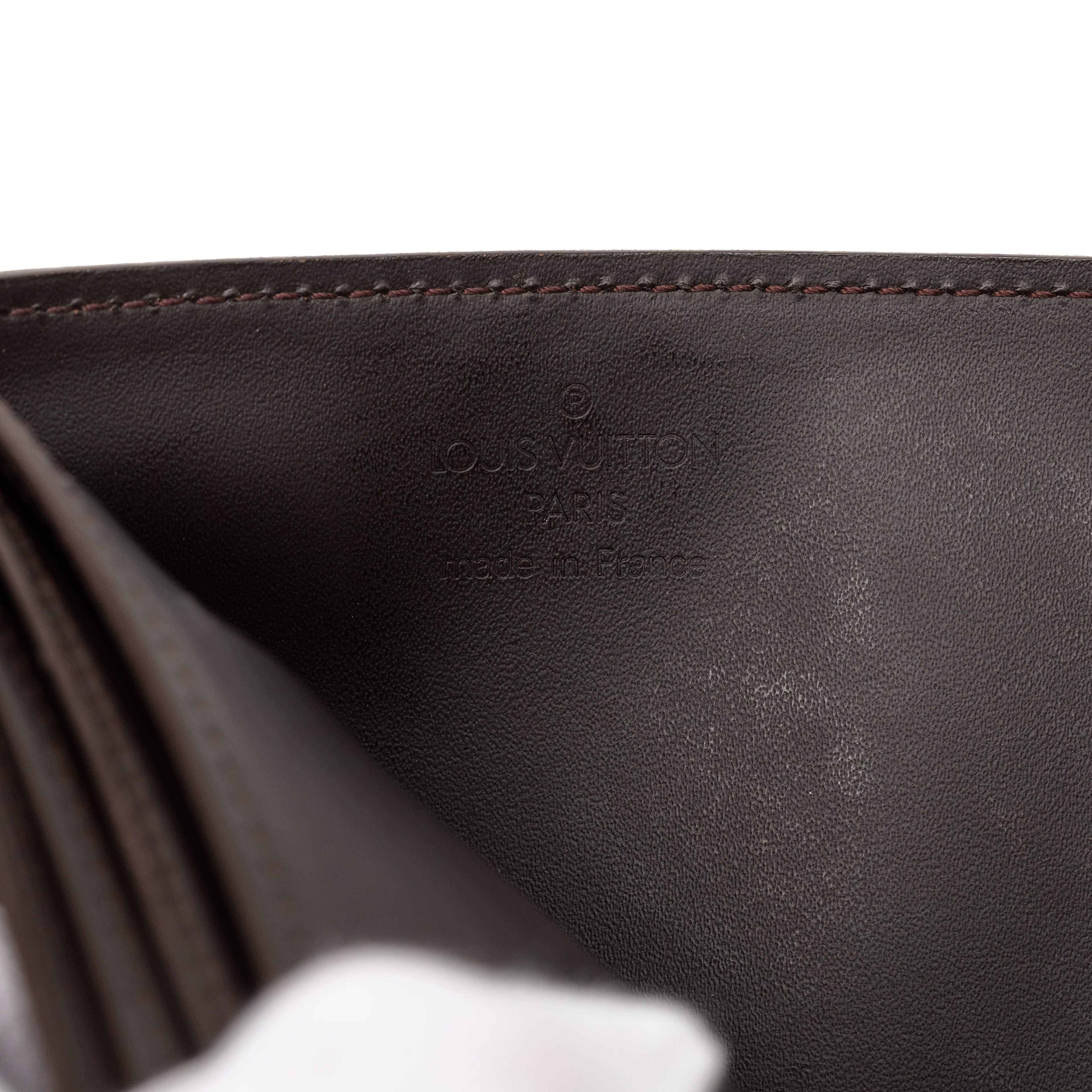 Louis Vuitton Monogram Glace Hoist Organizer Wallet, från Luxclusif, i färgen dark brown. Klicka för att öppna bilden i stort format