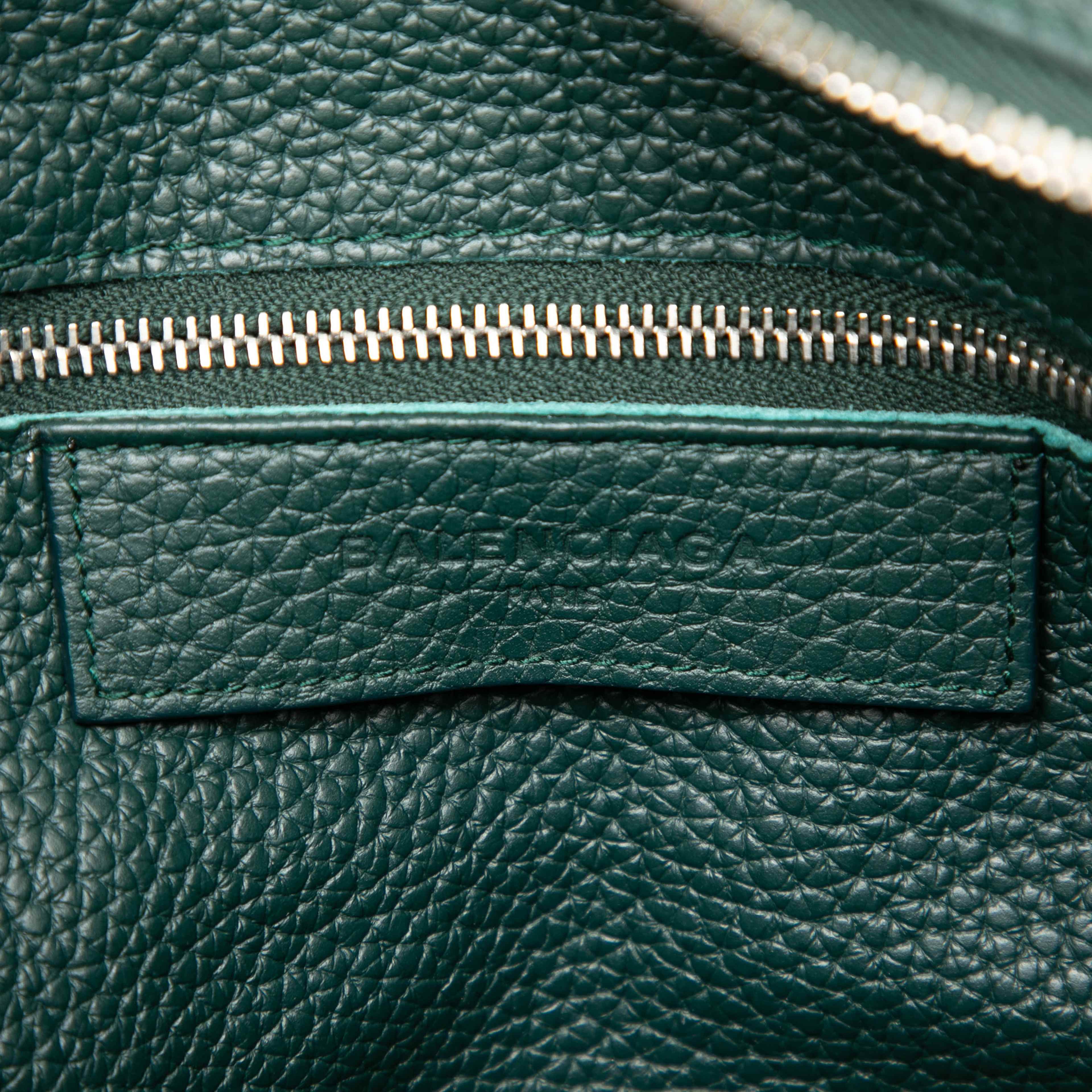 Balenciaga Calfskin Motocross Blackout City Satchel, från Luxclusif, i färgen dark green. Klicka för att öppna bilden i stort format