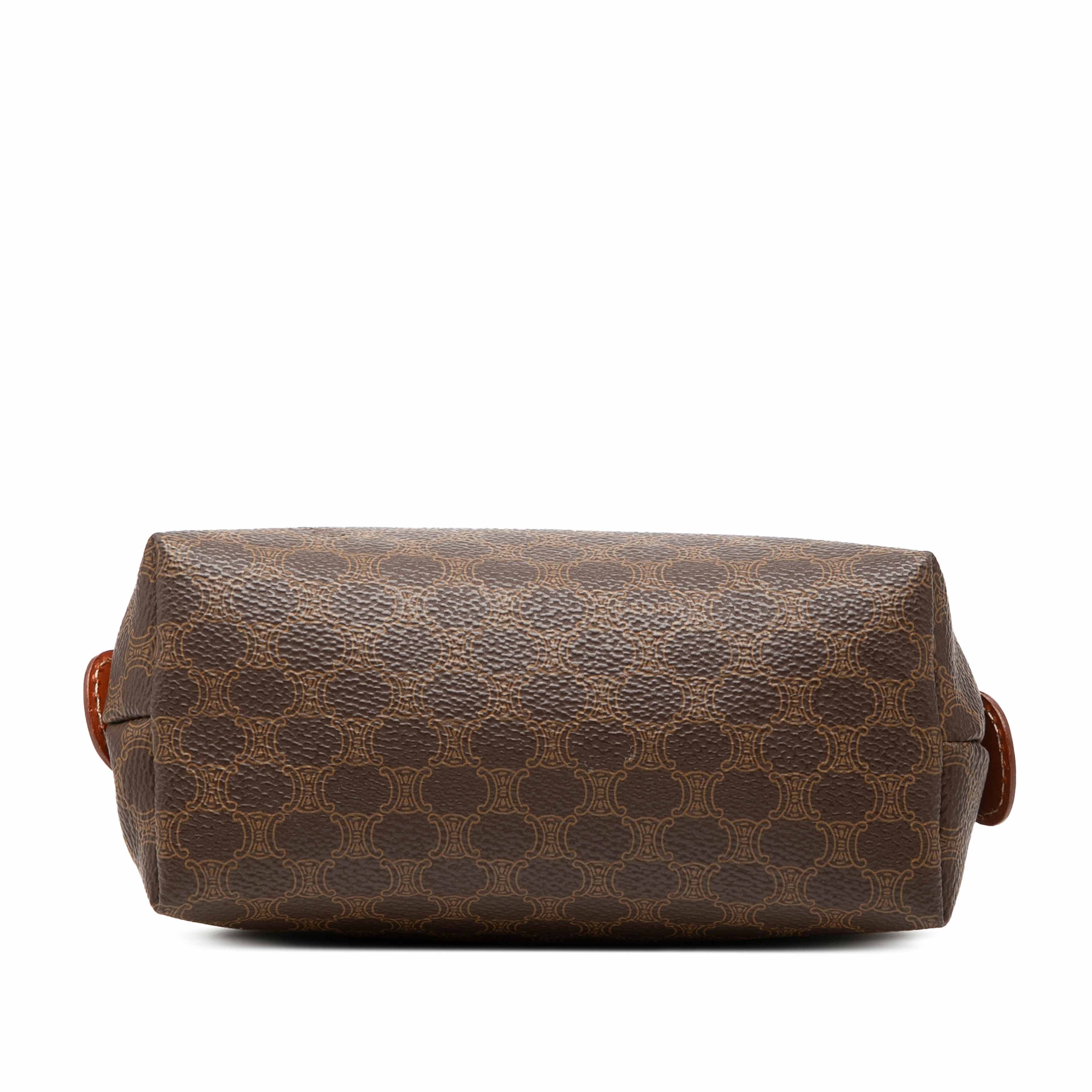 Celine Macadam Coated Canvas Pouch, från Luxclusif, i färgen brun. Klicka för att öppna bilden i stort format