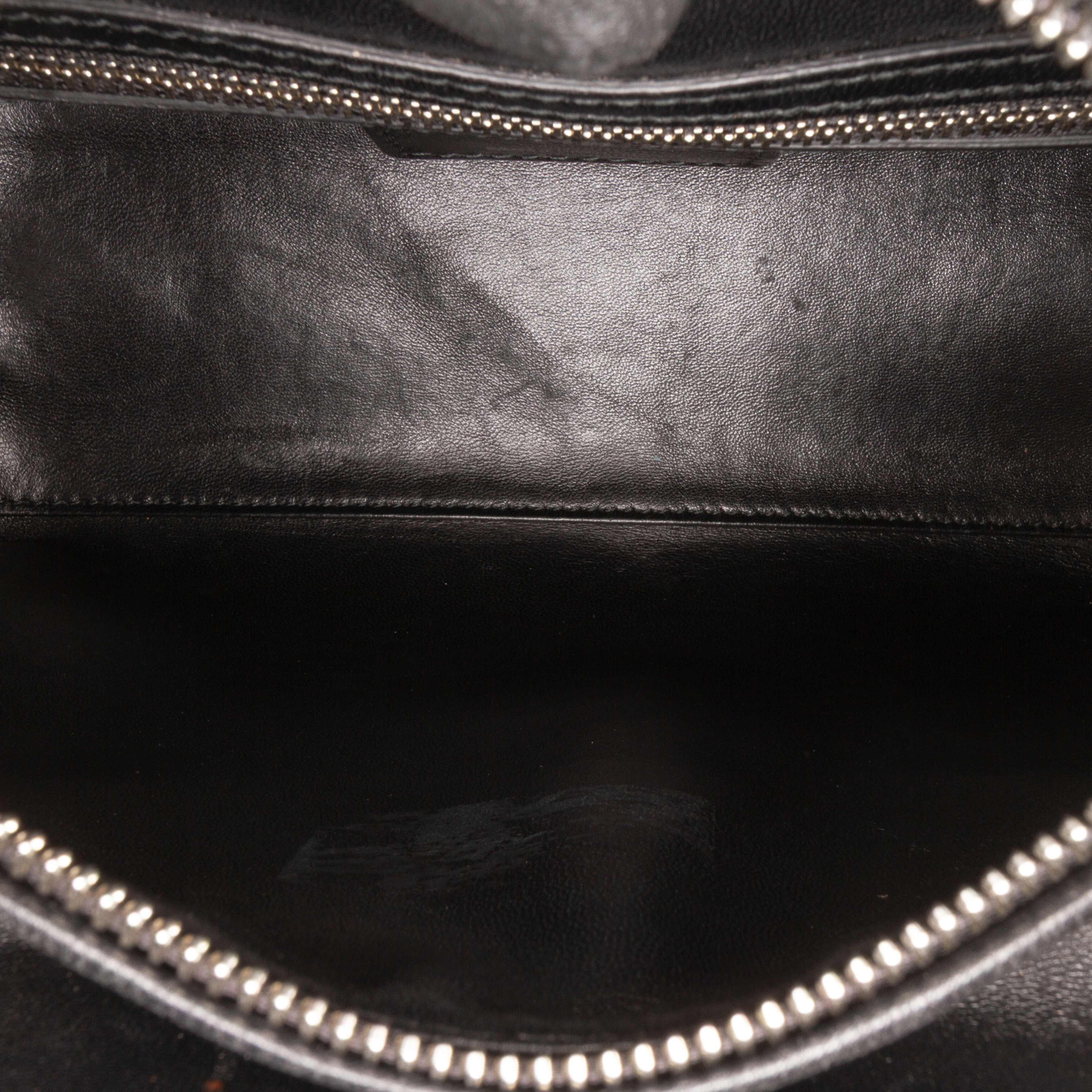 Dior Medium Velvet And Canvas Lady Dior, från Luxclusif, i färgen black.