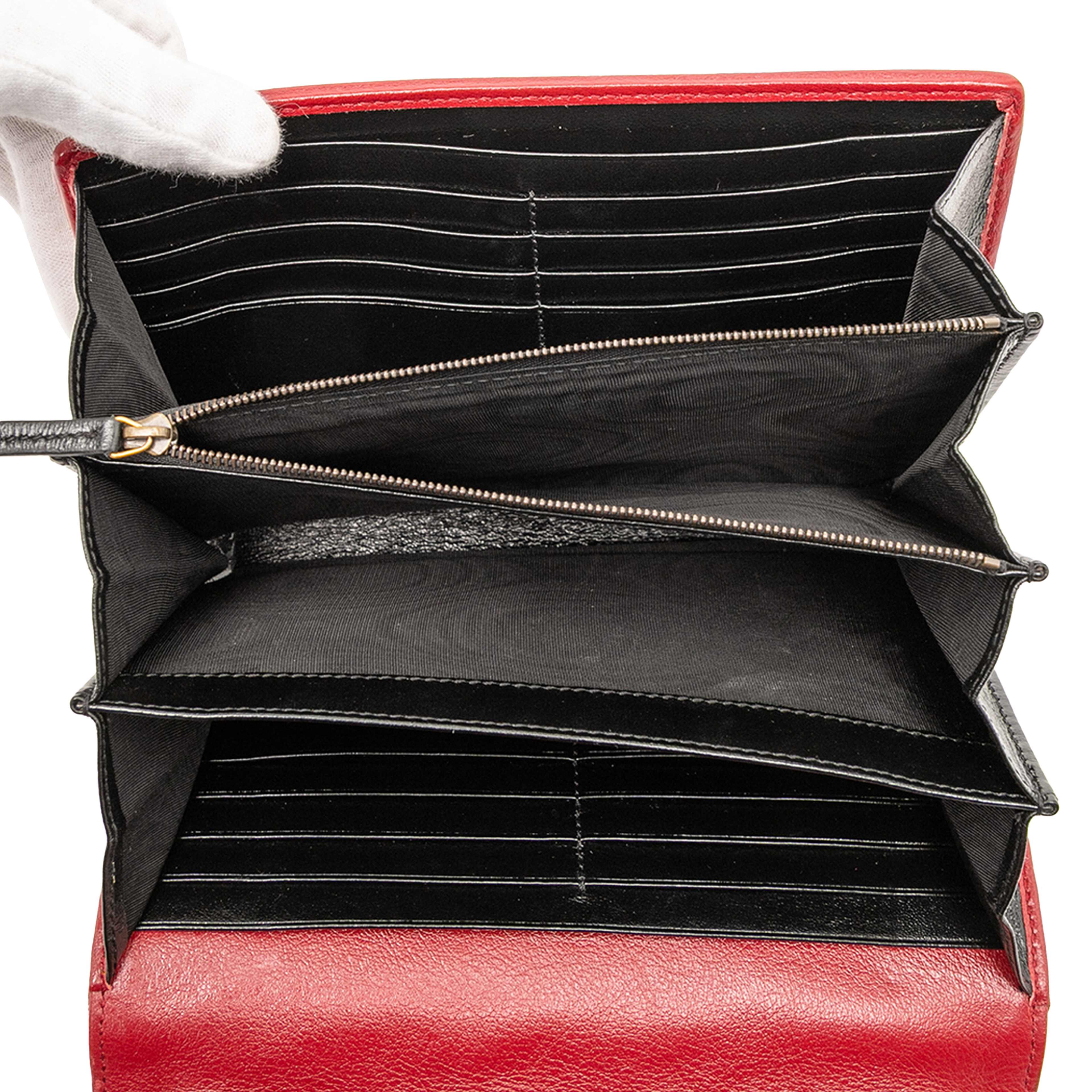 Gucci Gg Marmont Matelasse Leather Torchon Wallet On Chain, från Luxclusif, i färgen black. Klicka för att öppna bilden i stort format