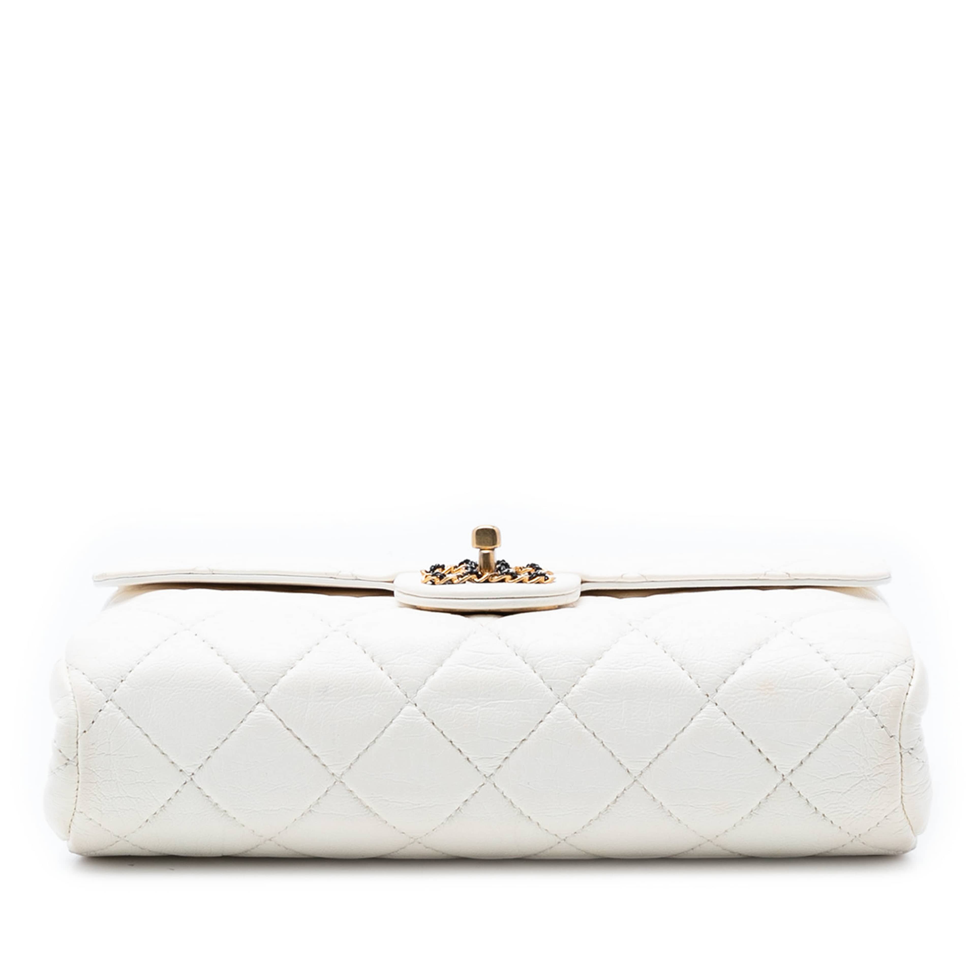 Chanel Small Cc Quilted Aged Calfskin Accordion Flap, från Luxclusif, i färgen ivory. Klicka för att öppna bilden i stort format
