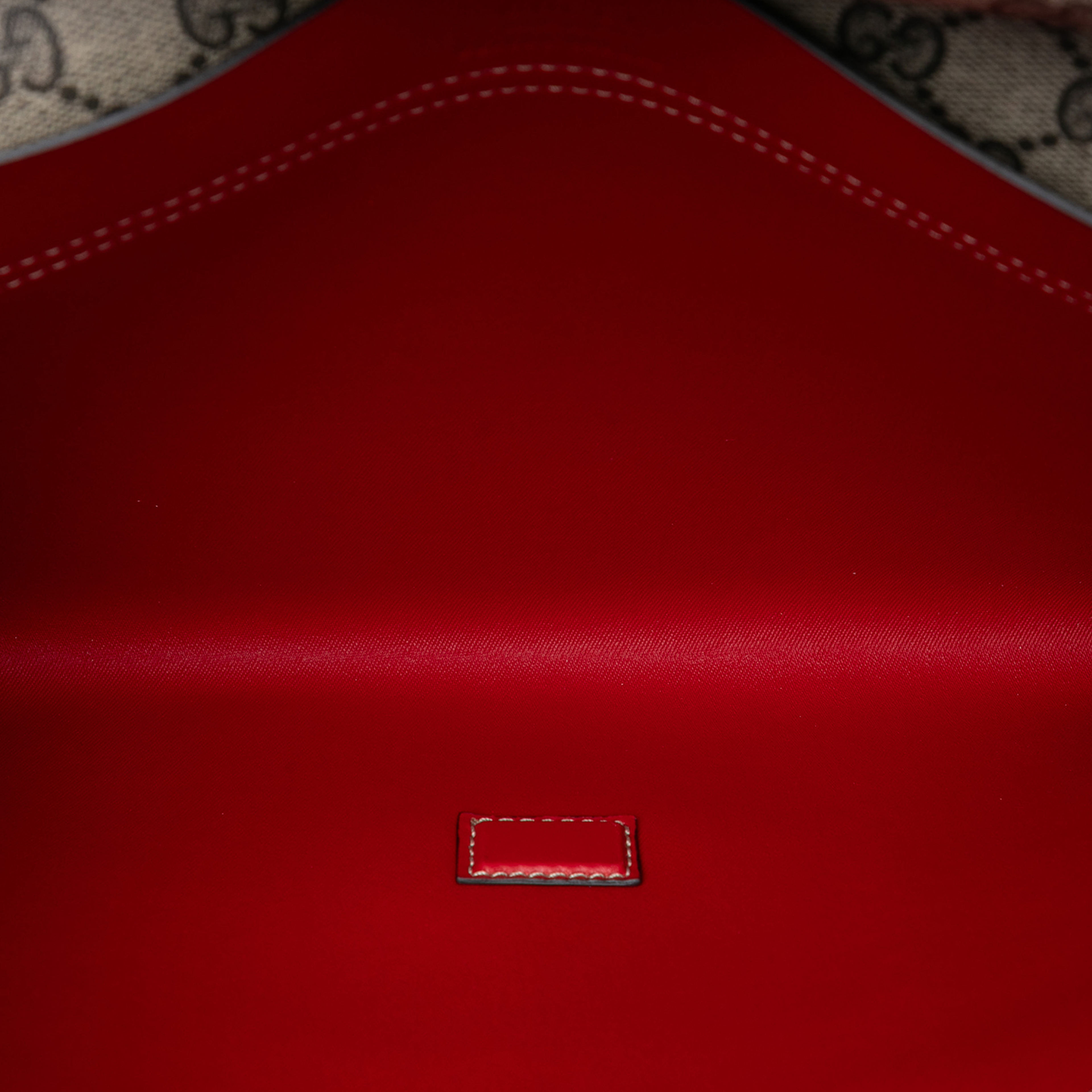 Gucci Gg Supreme No Longer Not Yet Clutch, från Luxclusif, i färgen beige. Klicka för att öppna bilden i stort format