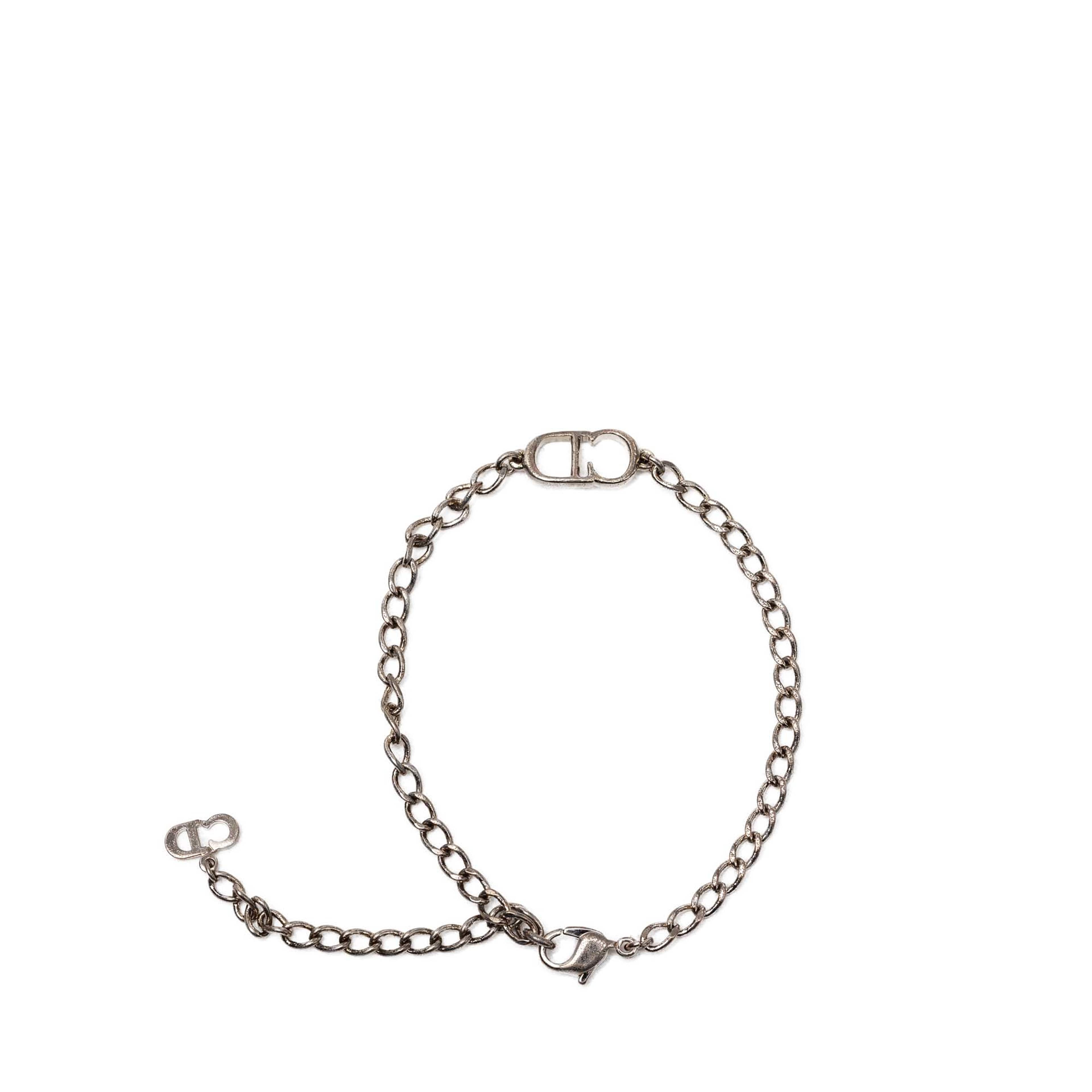 Dior Brass Cd Logo Bracelet, från Luxclusif, i färgen silver. Klicka för att öppna bilden i stort format