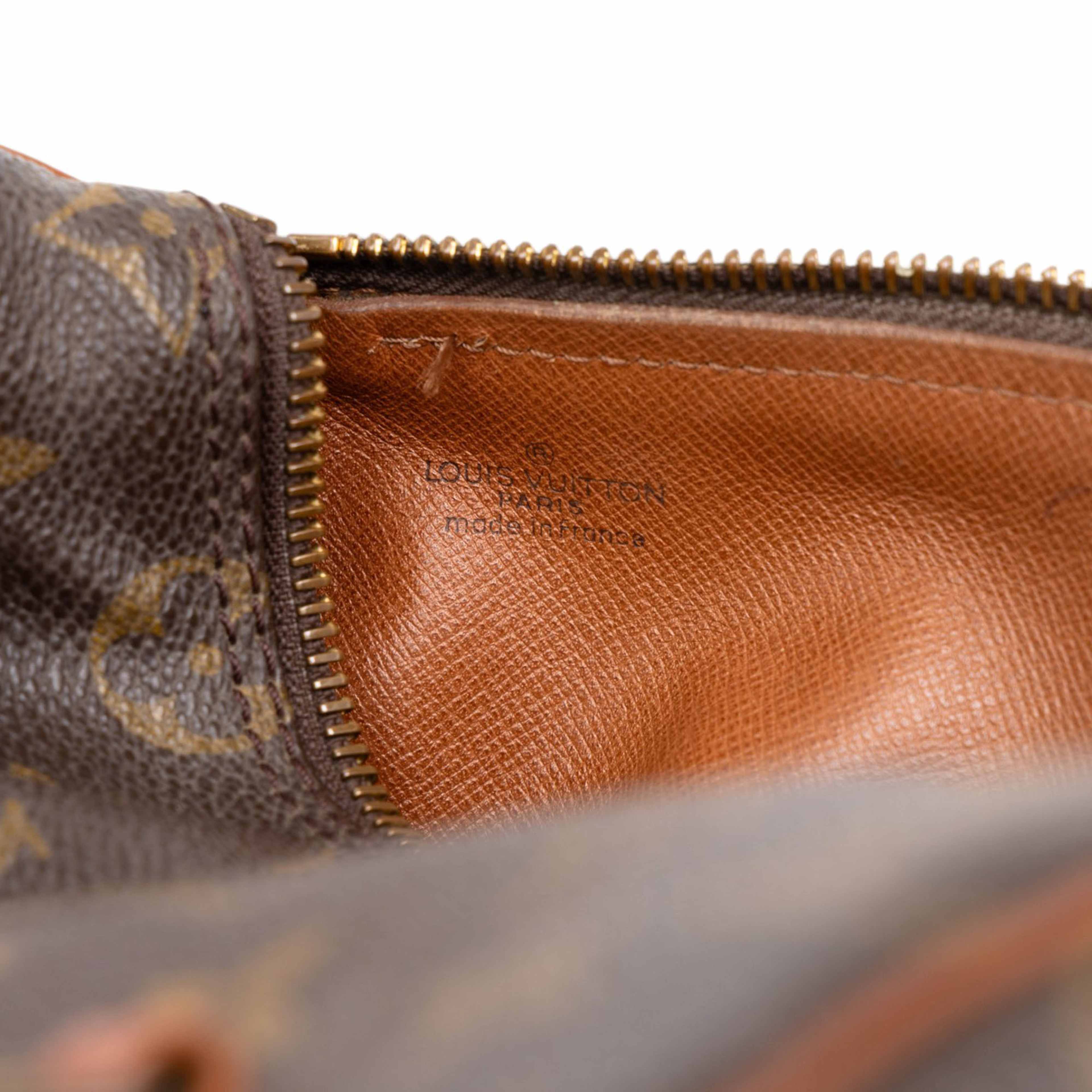 Louis Vuitton Monogram Papillon 26, från Luxclusif, i färgen brun. Klicka för att öppna bilden i stort format