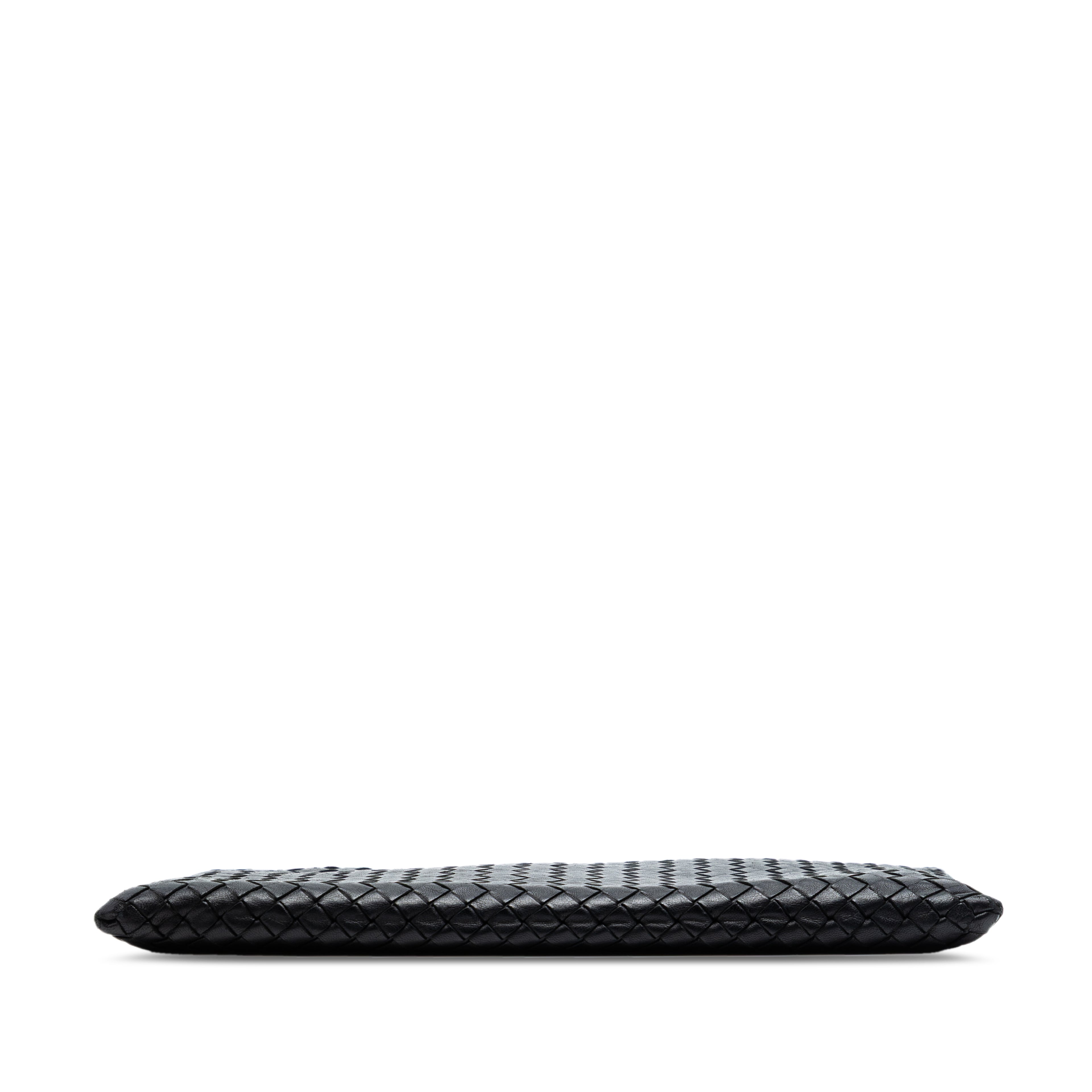 Bottega Veneta Nappa Intrecciato Clutch, från Luxclusif, i färgen black. Klicka för att öppna bilden i stort format