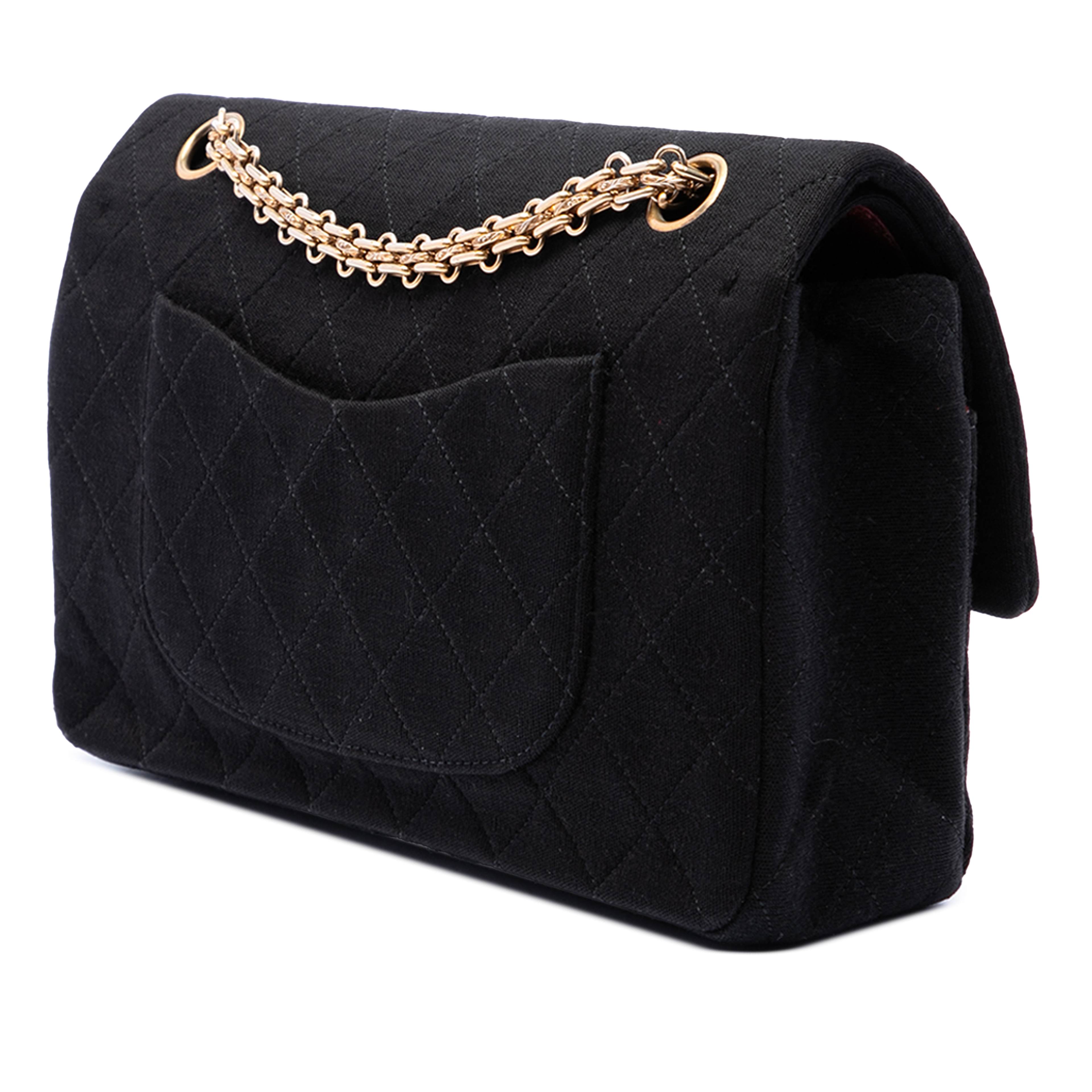 Chanel Medium Classic Jersey Bijoux Chain Double Flap, från Luxclusif, i färgen svart. Klicka för att öppna bilden i stort format