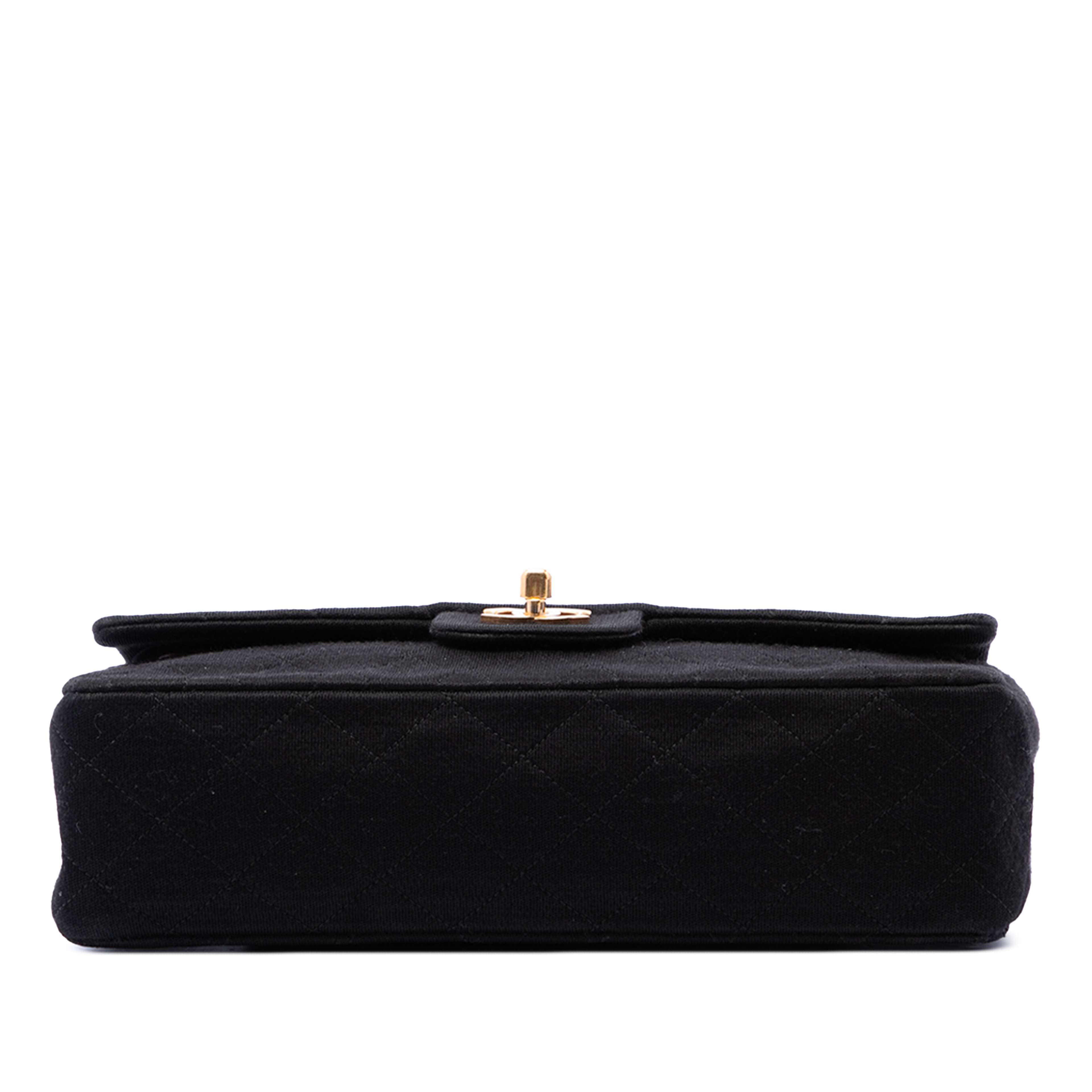 Chanel Medium Classic Jersey Bijoux Chain Double Flap, från Luxclusif, i färgen svart. Klicka för att öppna bilden i stort format