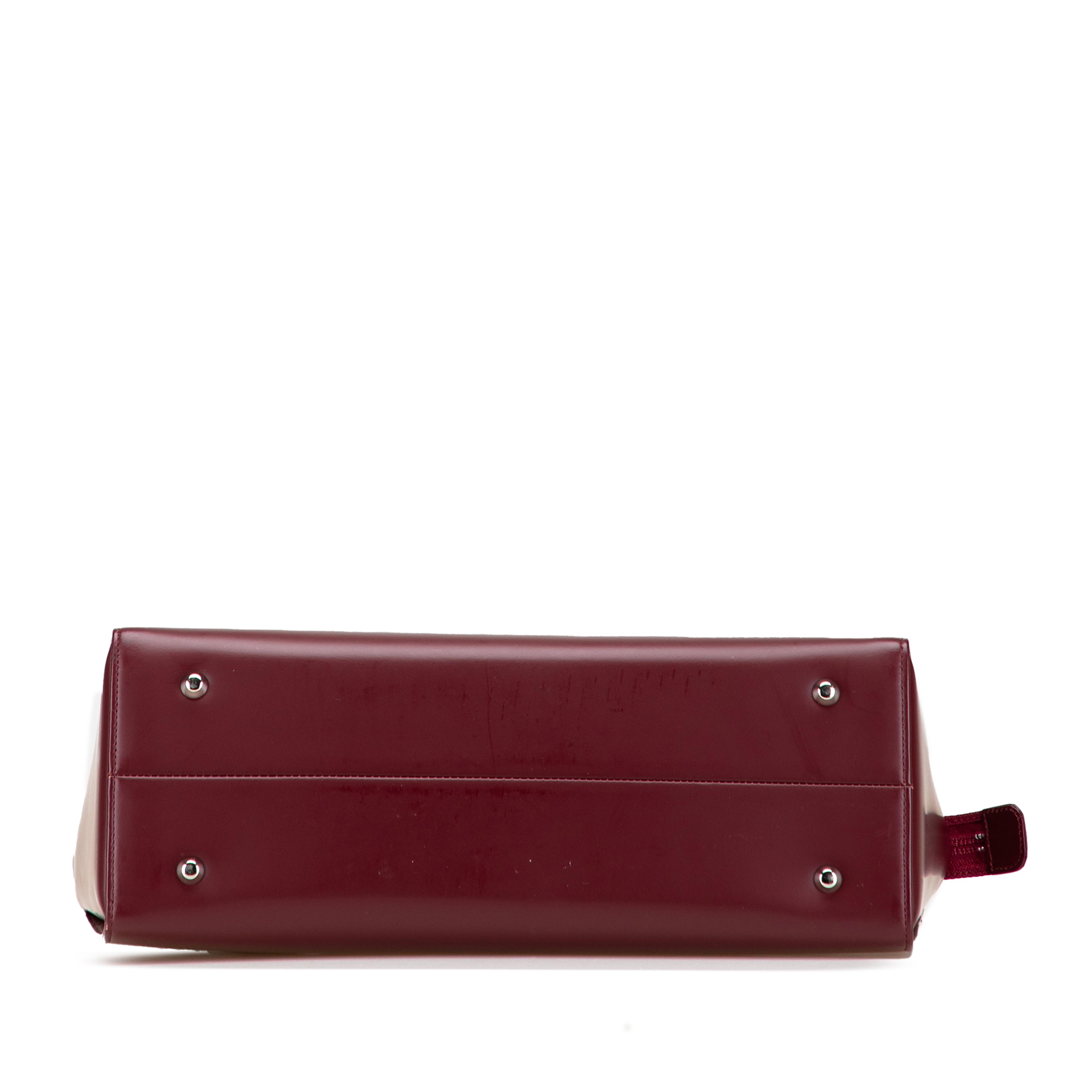 Burberry House Check Trimmed Leather Handbag, från Luxclusif, i färgen bordeaux. Klicka för att öppna bilden i stort format