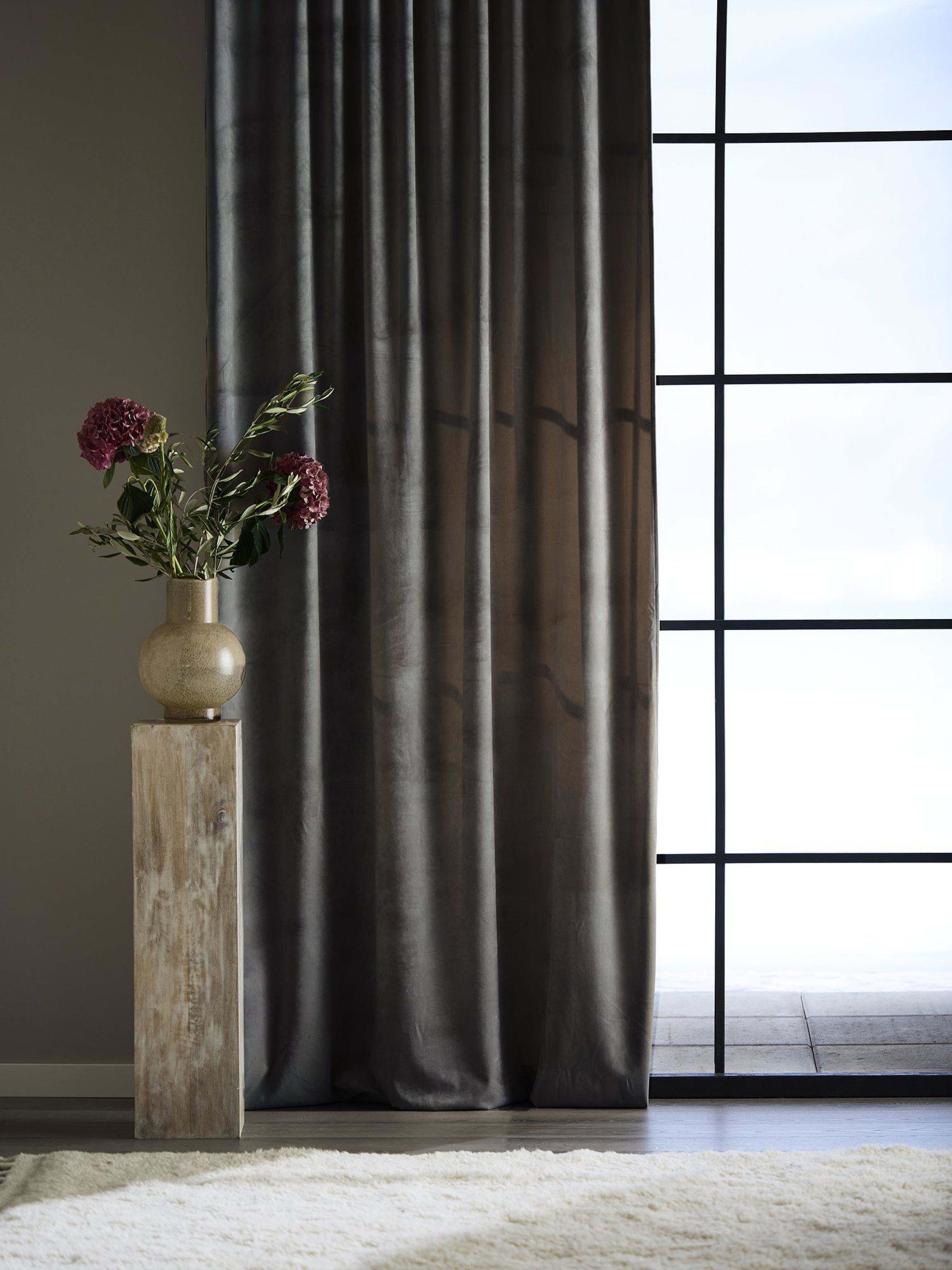 Estelle Gardin 2p, från Svanefors, i färgen grå. Klicka för att öppna bilden i stort format