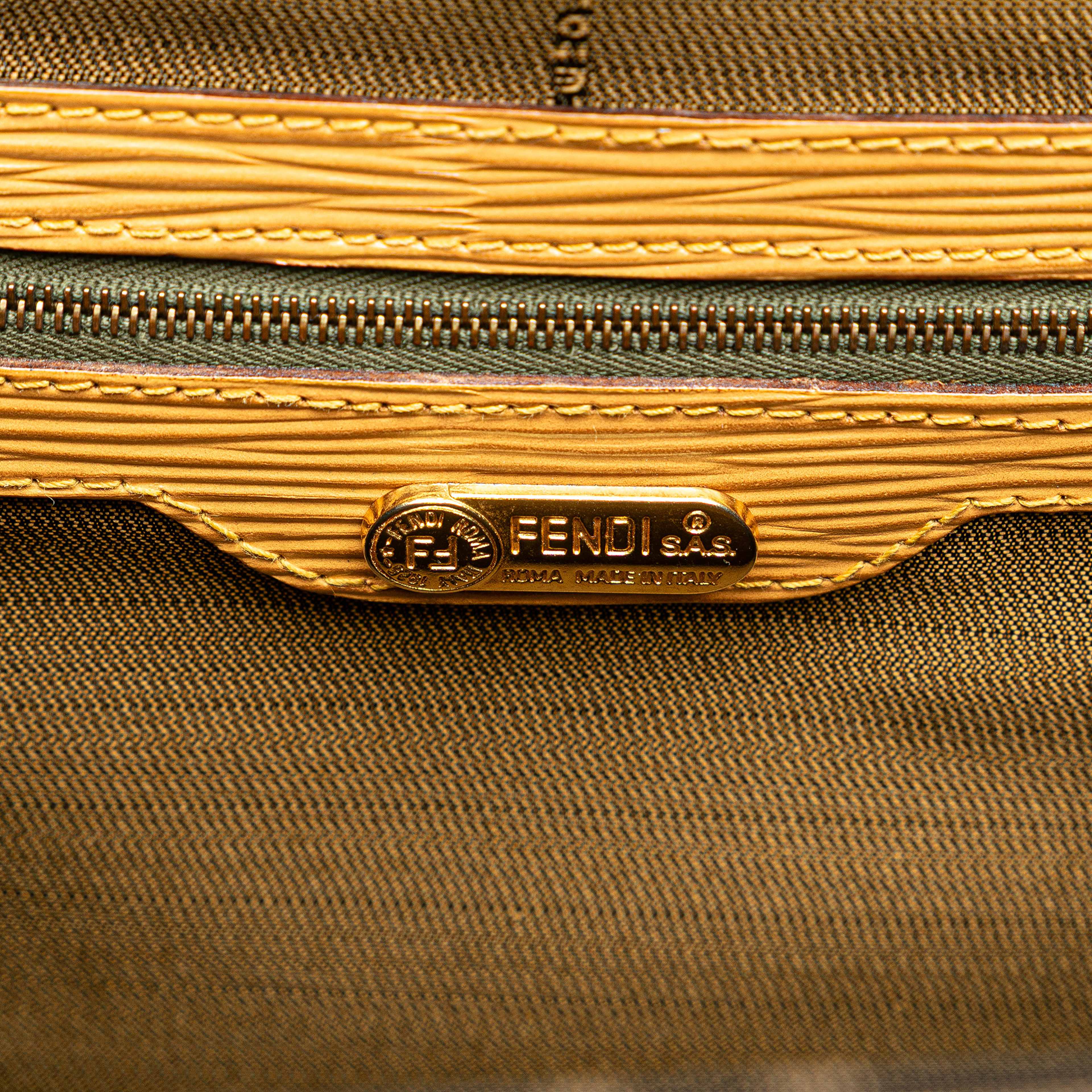 Fendi Zucca Canvas Front Pocket Tote, från Luxclusif, i färgen brown. Klicka för att öppna bilden i stort format
