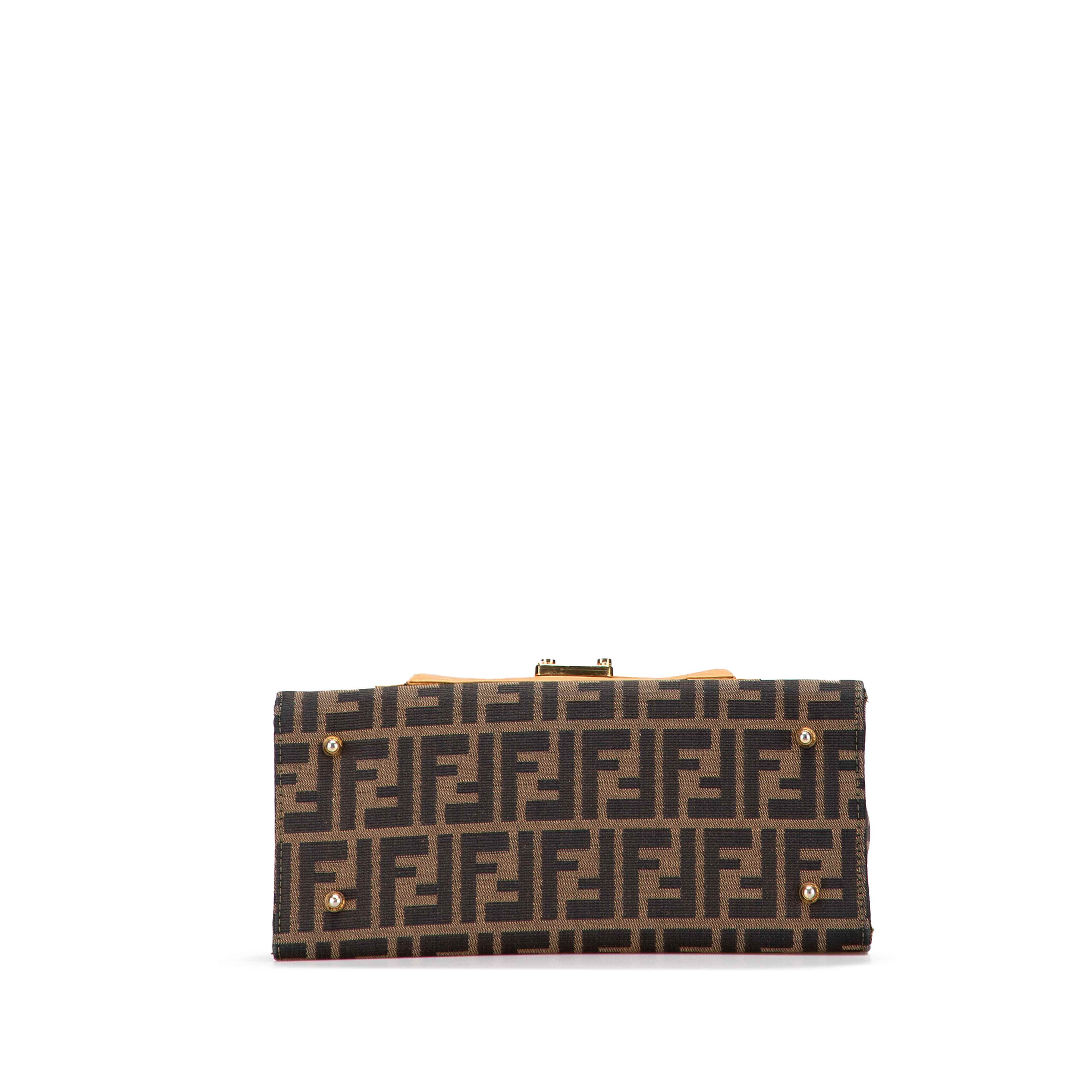 Fendi Zucca Canvas Front Pocket Tote, från Luxclusif, i färgen brown. Klicka för att öppna bilden i stort format