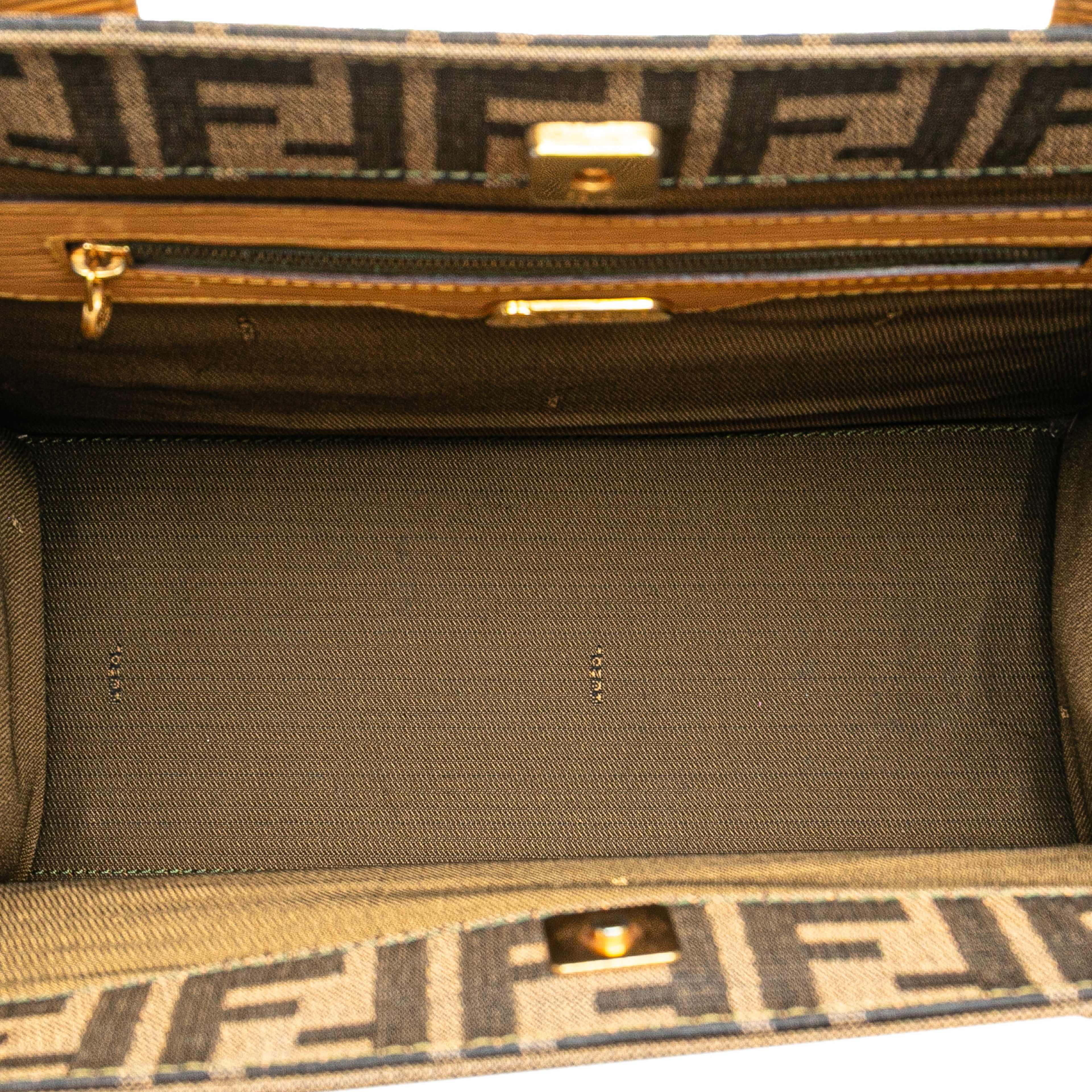 Fendi Zucca Canvas Front Pocket Tote, från Luxclusif, i färgen brown. Klicka för att öppna bilden i stort format