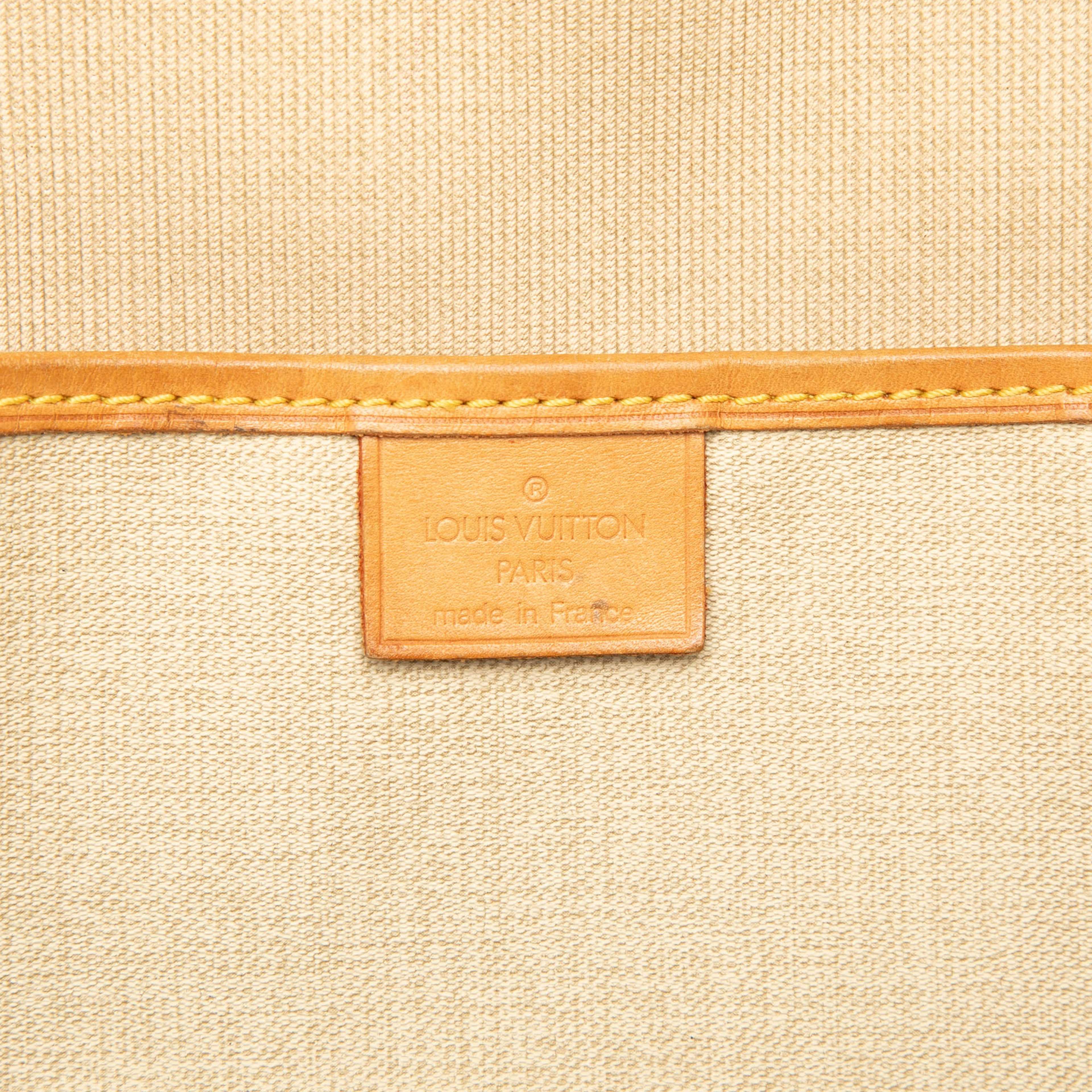 Louis Vuitton Monogram Excursion, från Luxclusif, i färgen brown. Klicka för att öppna bilden i stort format