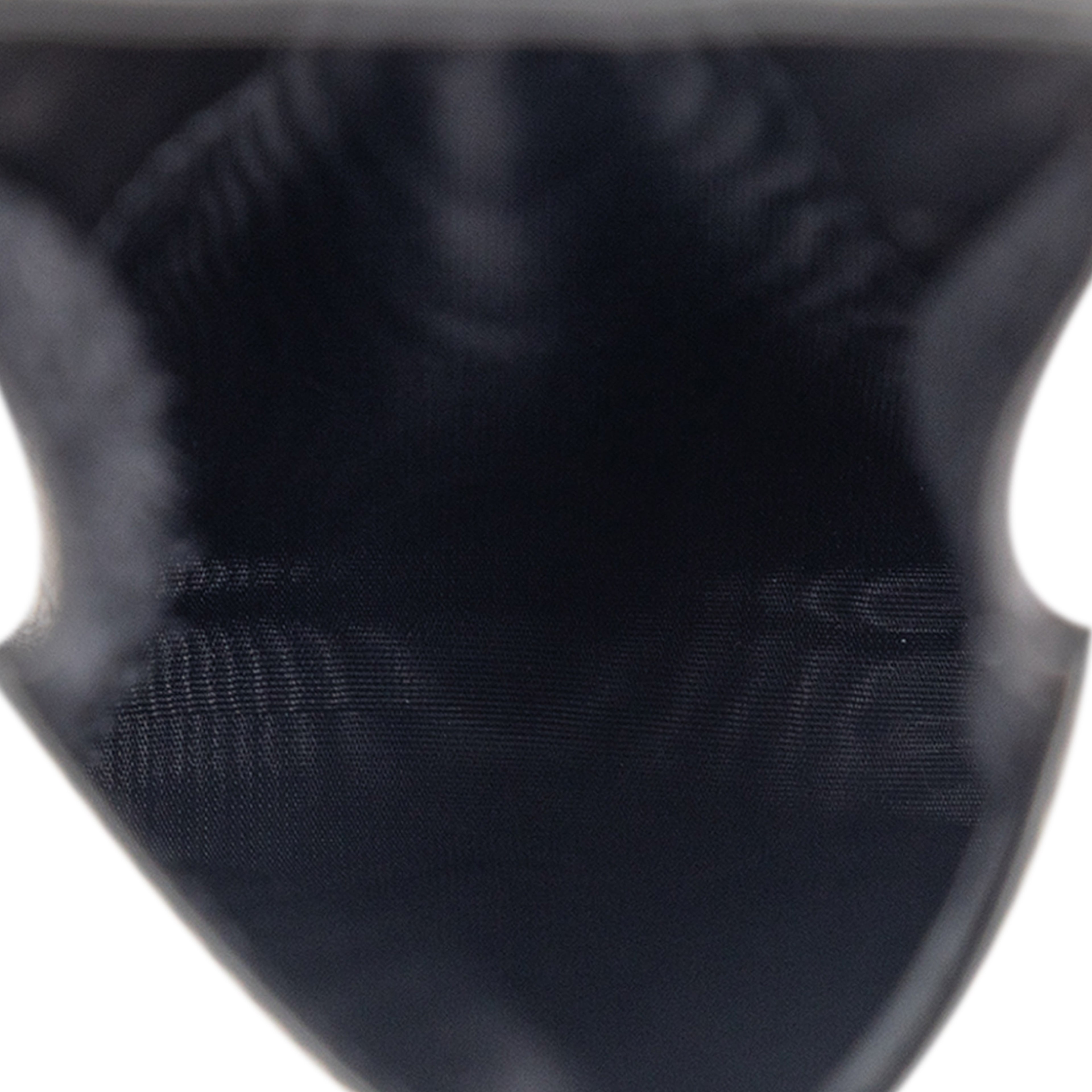 Chanel Cc Patent Phone Holder Crossbody, från Luxclusif, i färgen black. Klicka för att öppna bilden i stort format