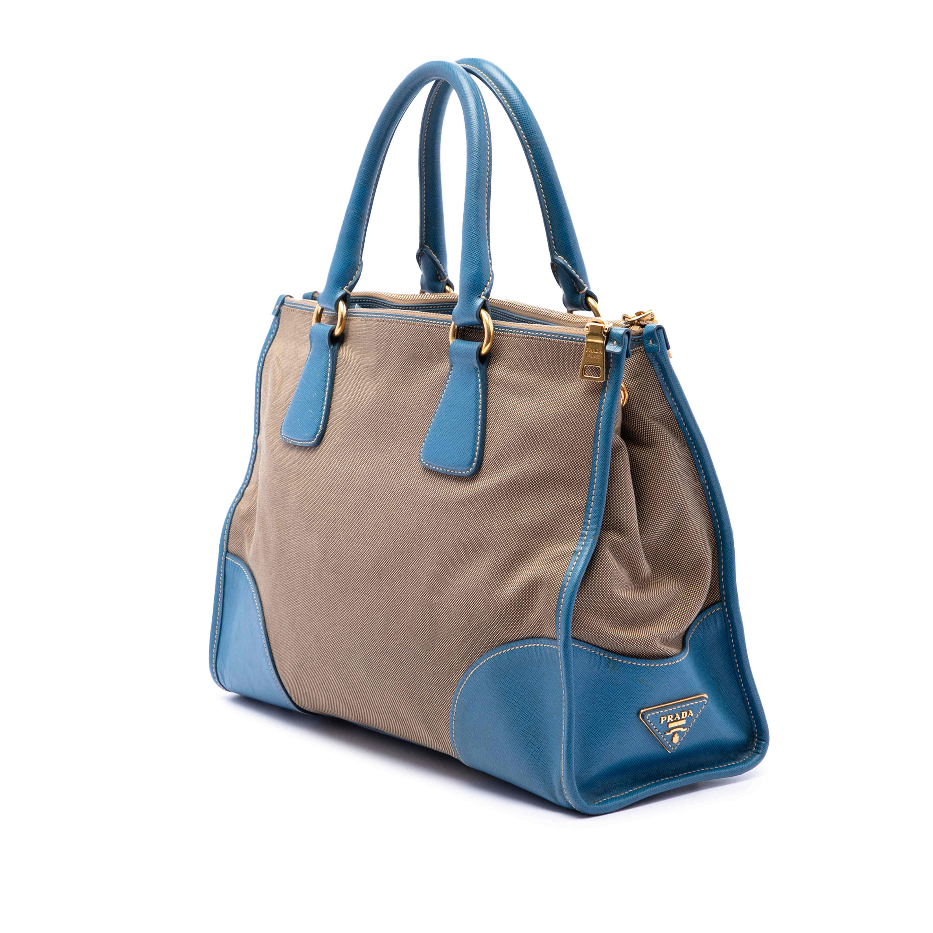 Prada Saffiano Trimmed Canvas Canapa Logo Double Zip Satchel, från Luxclusif, i färgen brun. Klicka för att öppna bilden i stort format
