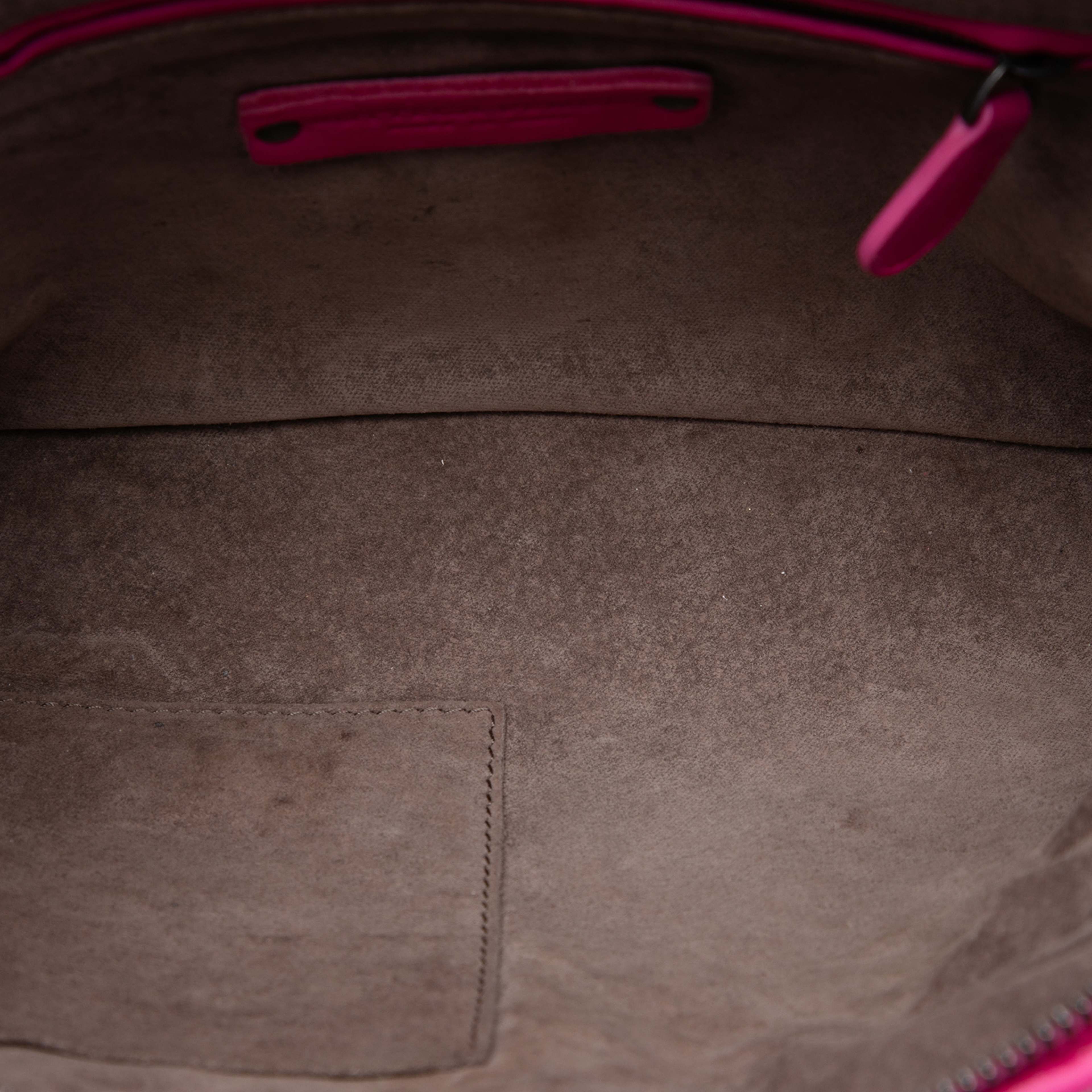 Bottega Veneta Nappa Intrecciato Nodini Crossbody, från Luxclusif, i färgen hot pink. Klicka för att öppna bilden i stort format