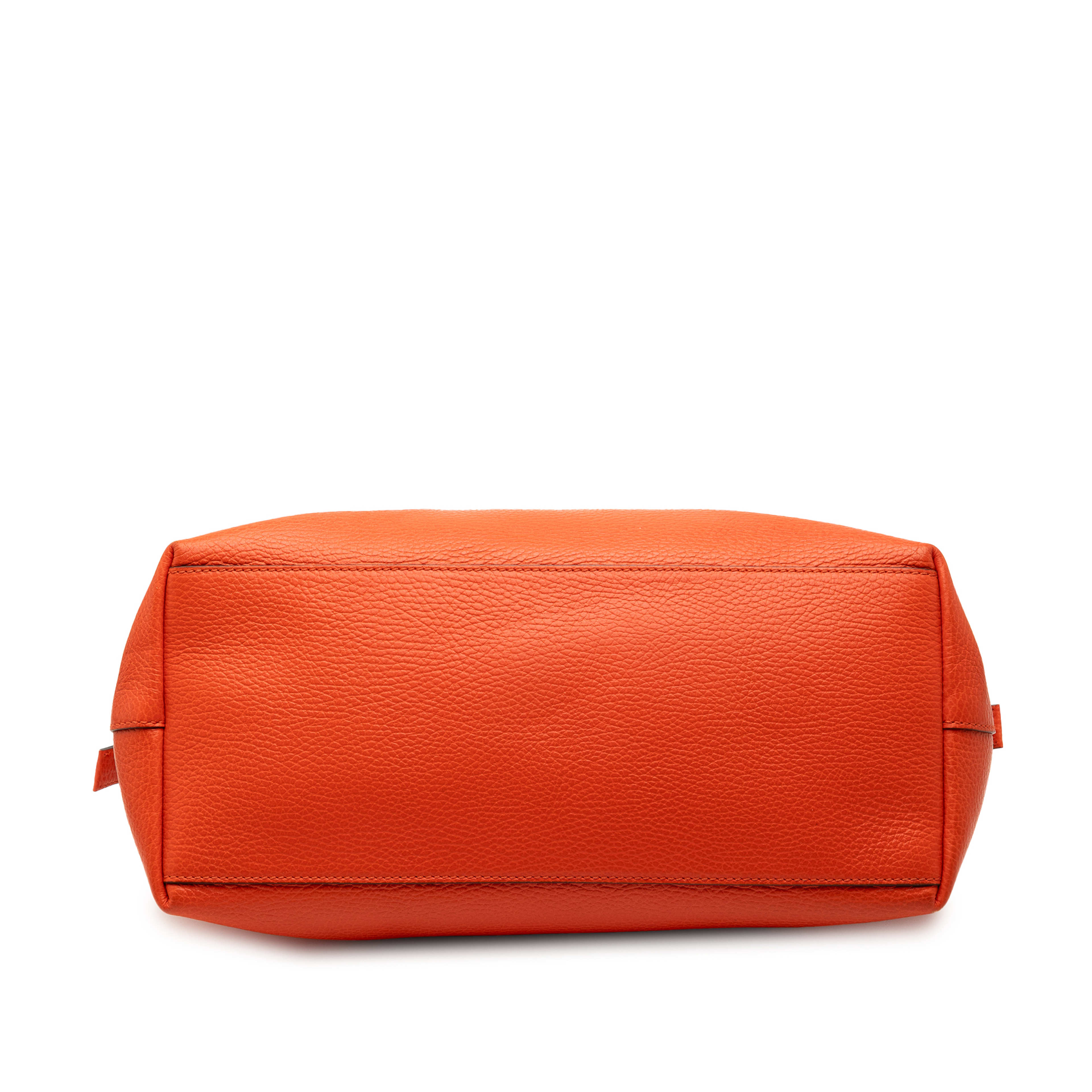 Gucci Medium Leather Gg Charm Dome Satchel, från Luxclusif, i färgen orange. Klicka för att öppna bilden i stort format