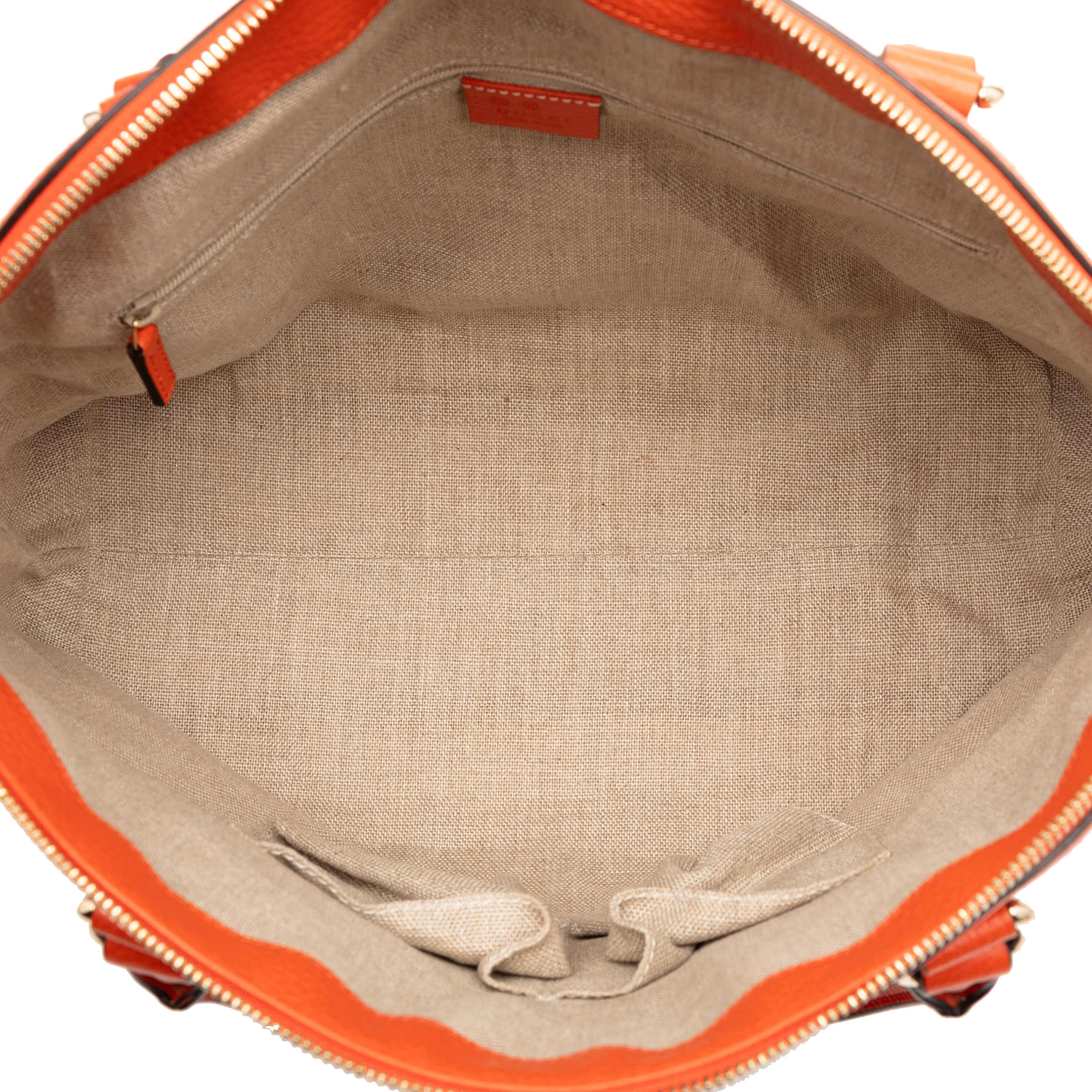 Gucci Medium Leather Gg Charm Dome Satchel, från Luxclusif, i färgen orange. Klicka för att öppna bilden i stort format