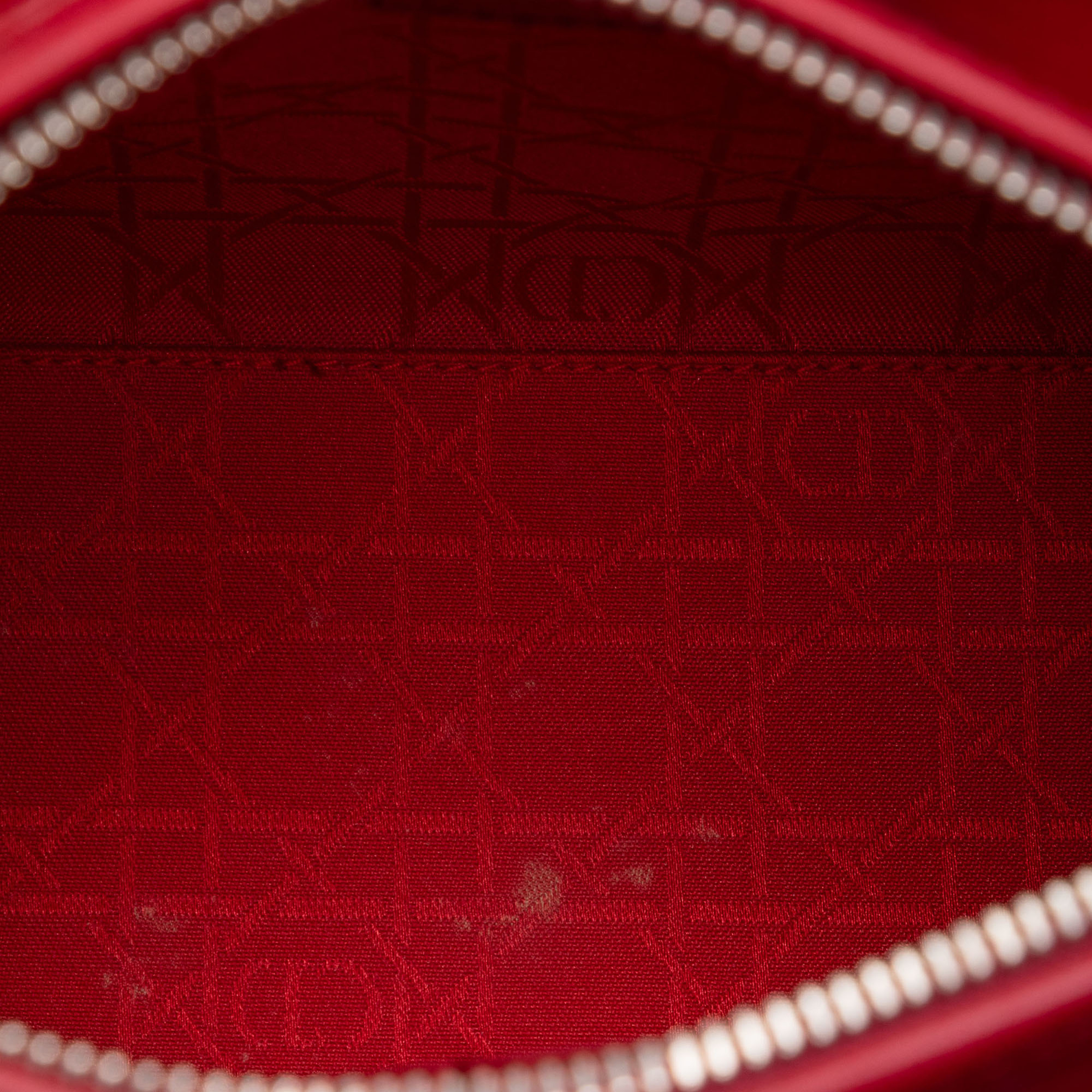 Dior Medium Patent Cannage Lady Dior, från Luxclusif, i färgen dark red. Klicka för att öppna bilden i stort format
