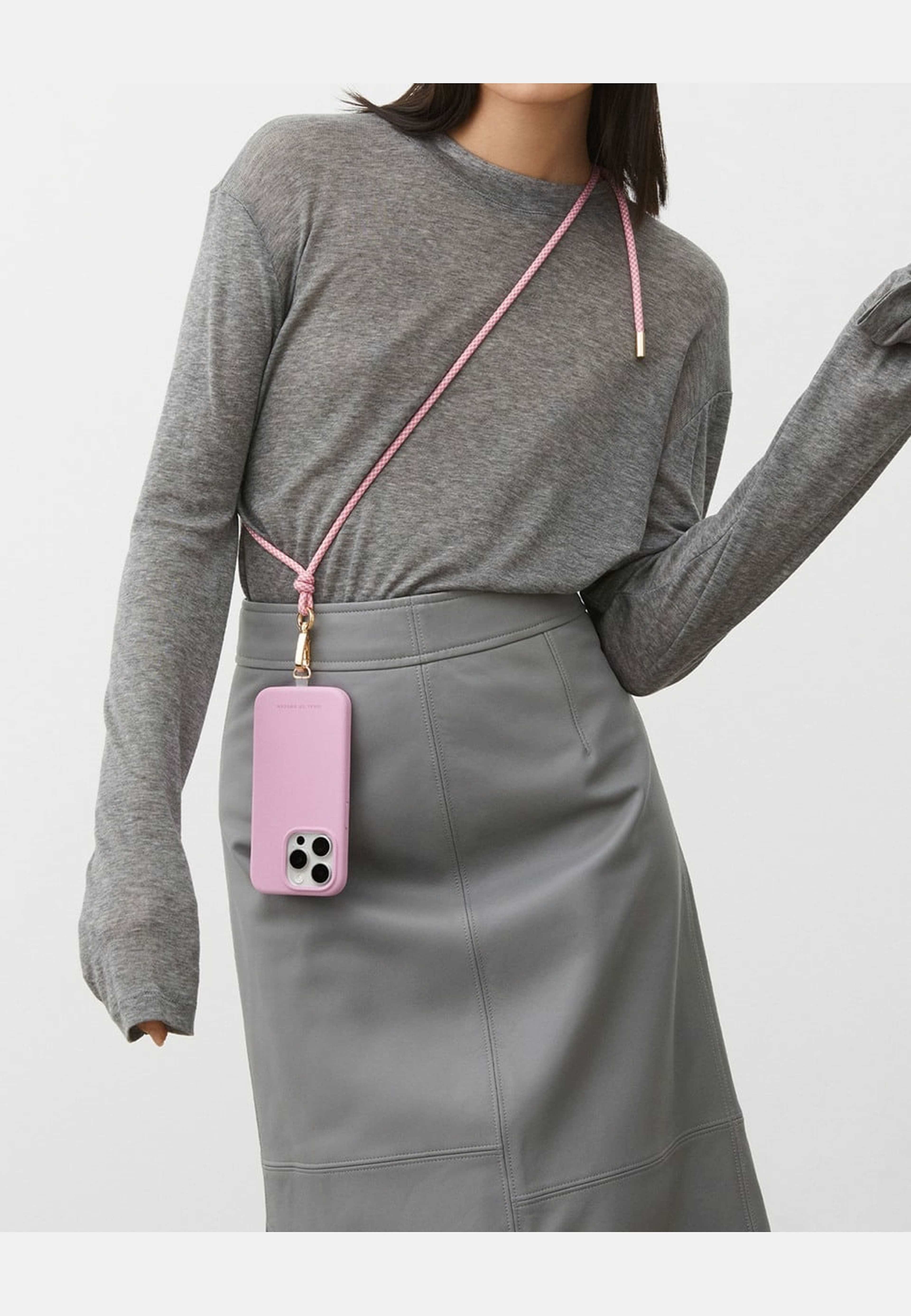 Silicone Case Magsafe Iphone, från Ideal Of Sweden, i färgen pink. Klicka för att öppna bilden i stort format