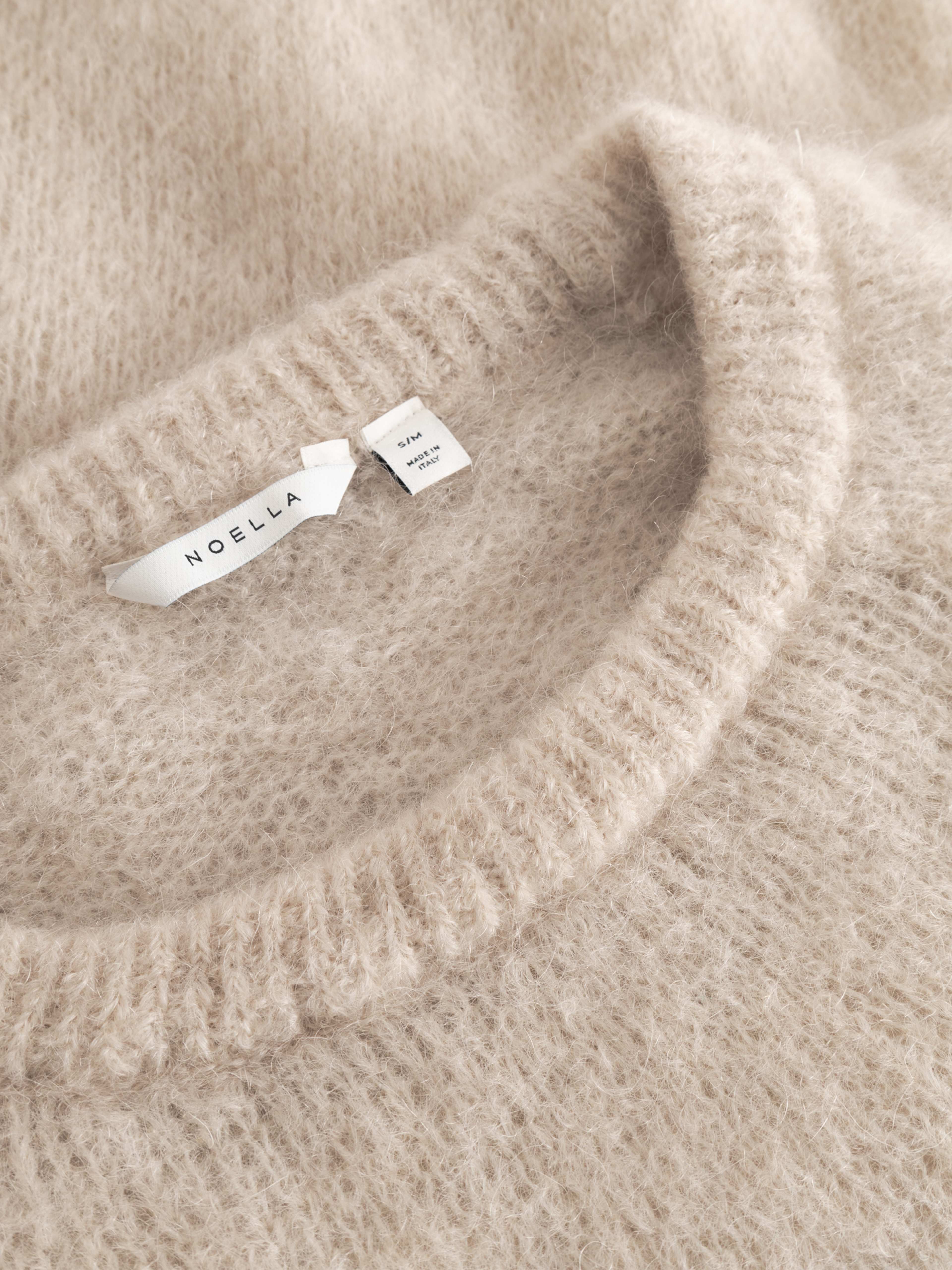 N-latora Mohair Knit, från Noella, i färgen beige. Klicka för att öppna bilden i stort format