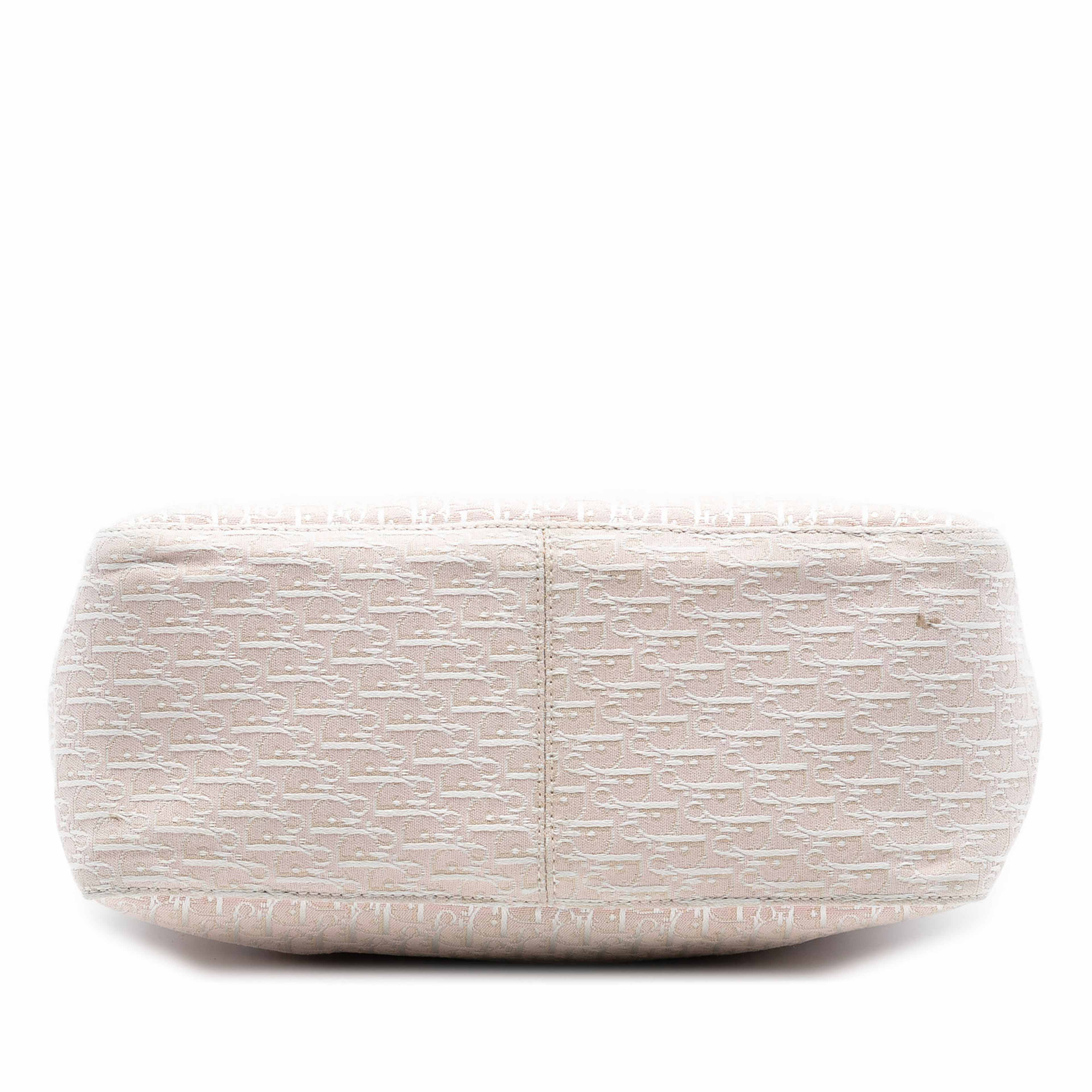 Dior Diorissimo Trotter Canvas Tote, från Luxclusif, i färgen rosa. Klicka för att öppna bilden i stort format