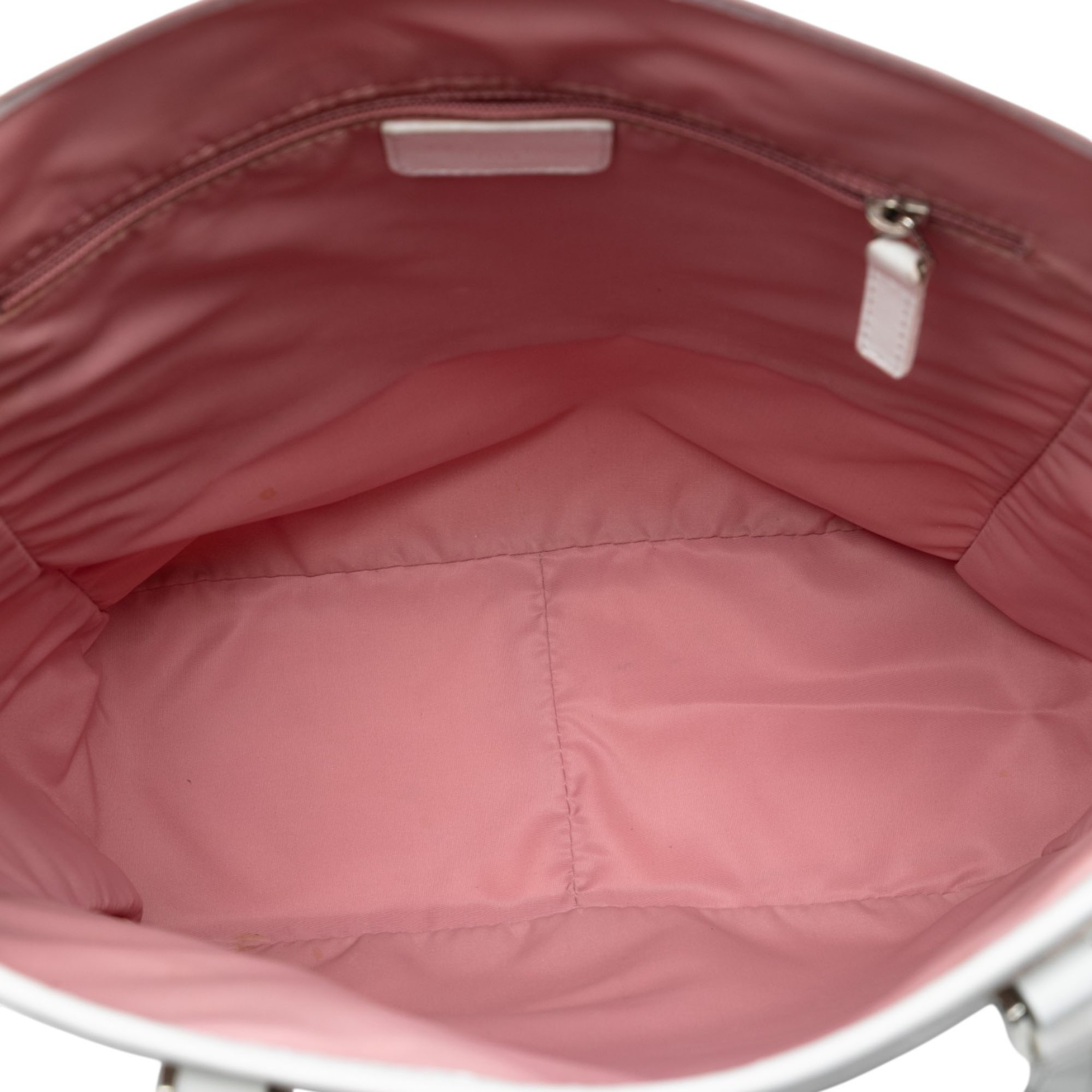 Dior Diorissimo Trotter Canvas Tote, från Luxclusif, i färgen light pink. Klicka för att öppna bilden i stort format