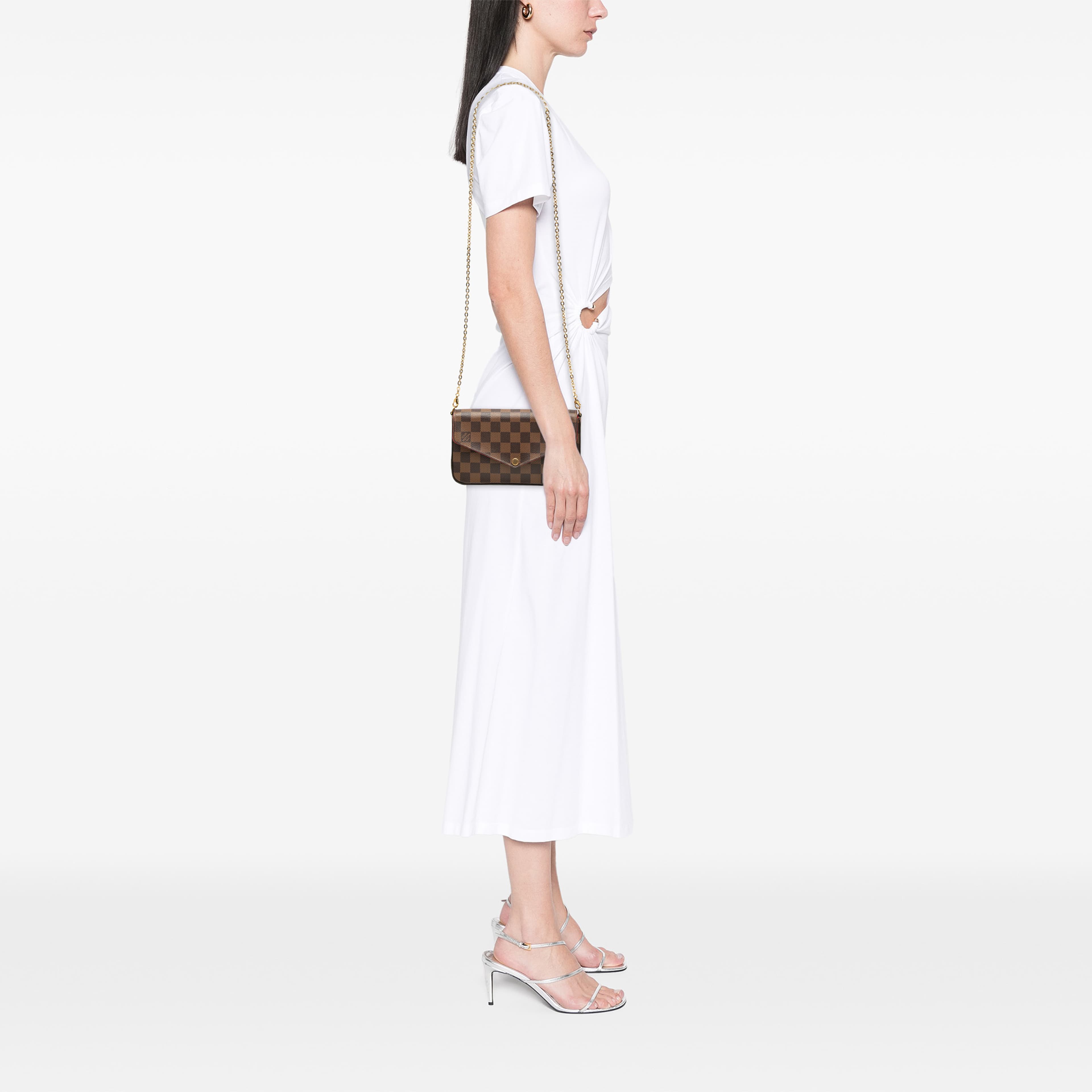 Louis Vuitton Damier Ebene Pochette Felicie, från Luxclusif, i färgen brun. Klicka för att öppna bilden i stort format