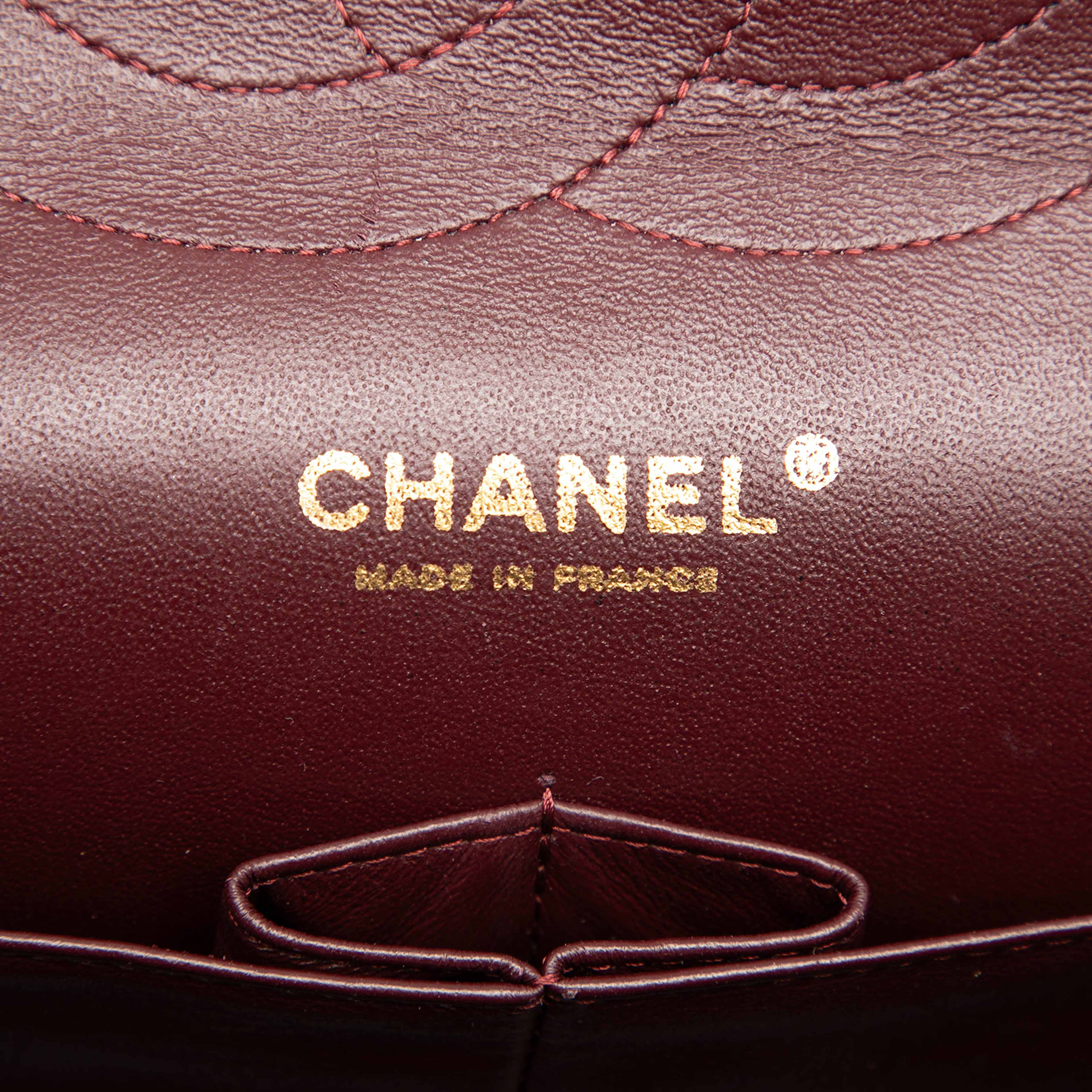 Chanel Jumbo Classic Lambskin Double Flap, från Luxclusif, i färgen black. Klicka för att öppna bilden i stort format