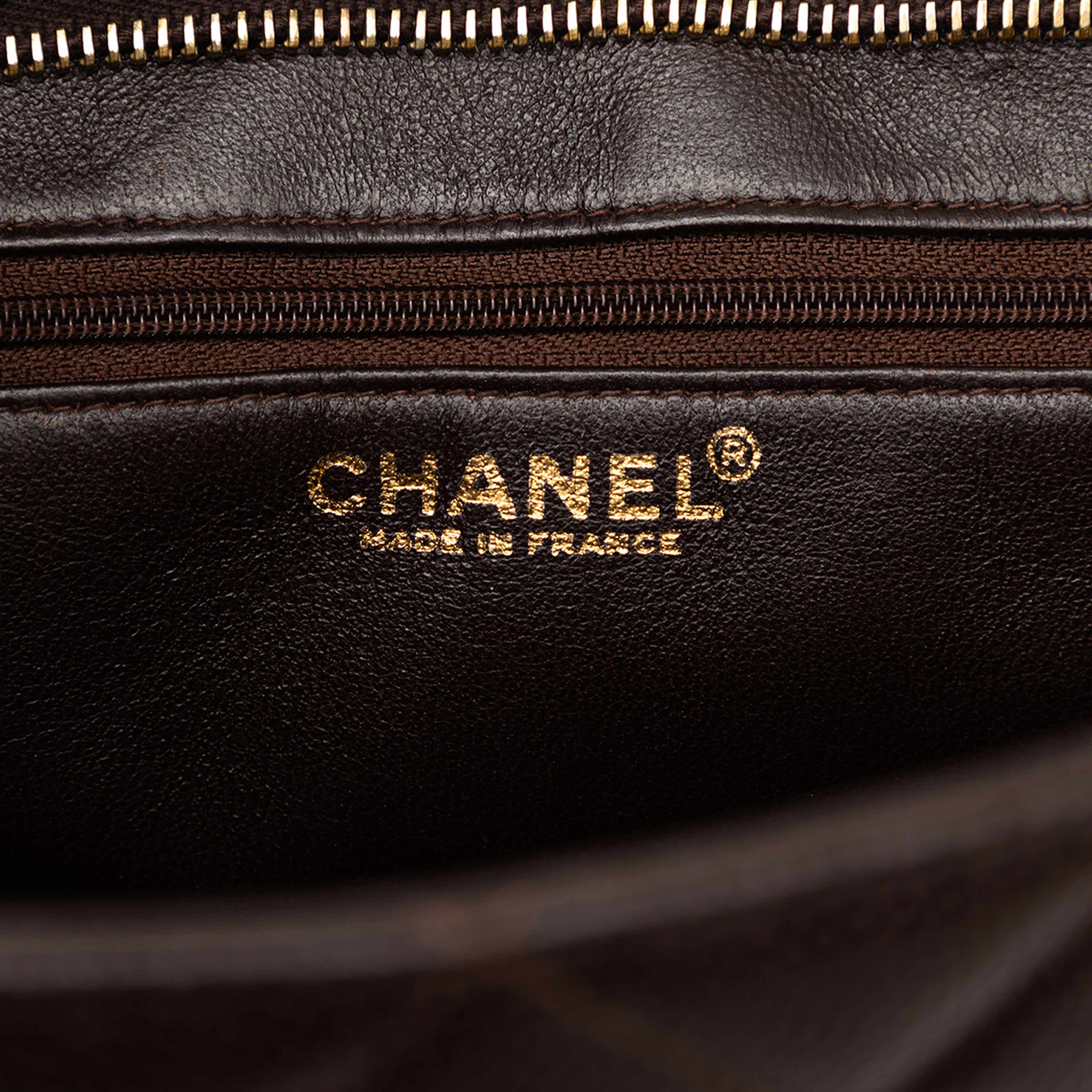 Chanel Caviar Medallion Tote, från Luxclusif, i färgen brun. Klicka för att öppna bilden i stort format