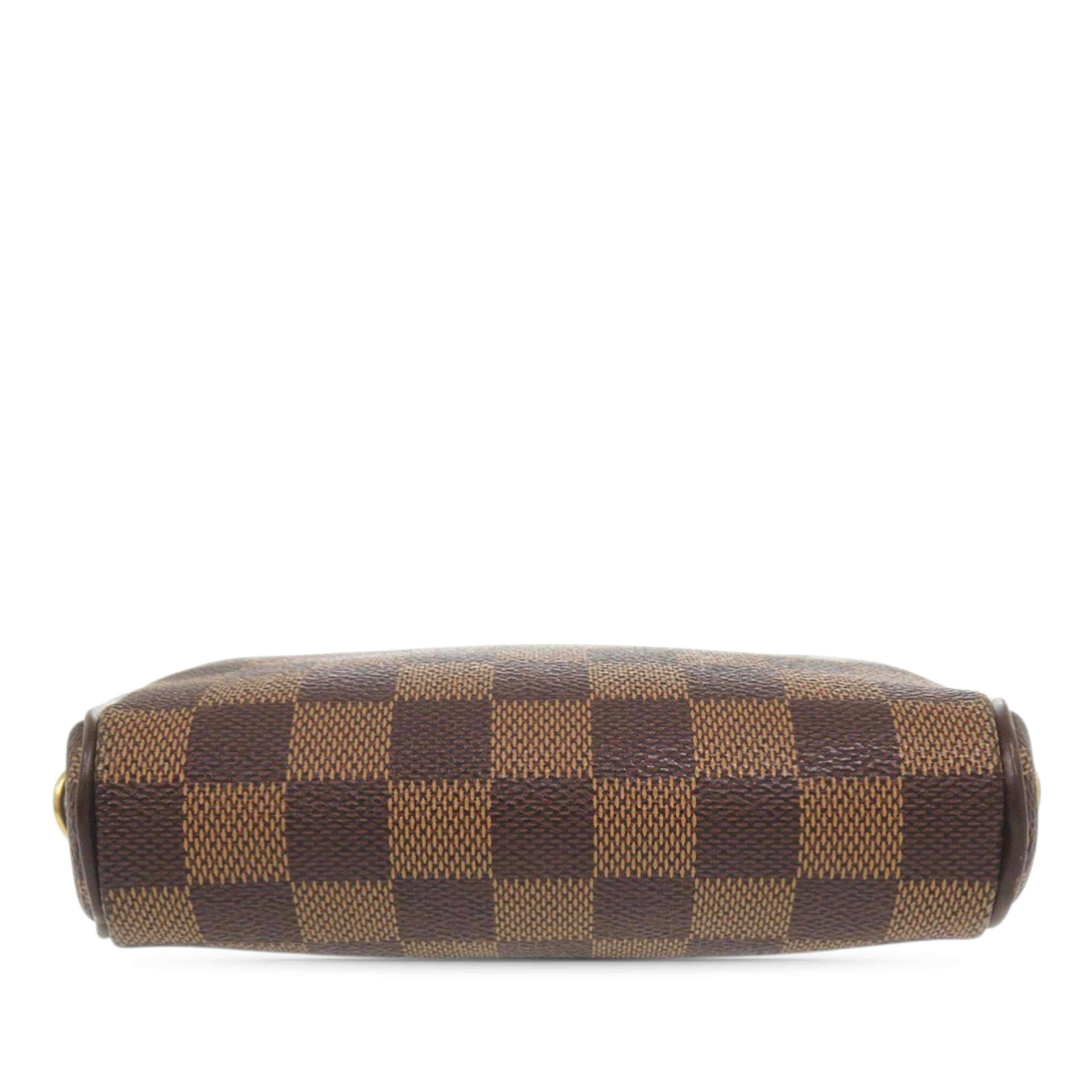 Louis Vuitton Damier Ebene Ipanema Pochette, från Luxclusif, i färgen brown. Klicka för att öppna bilden i stort format