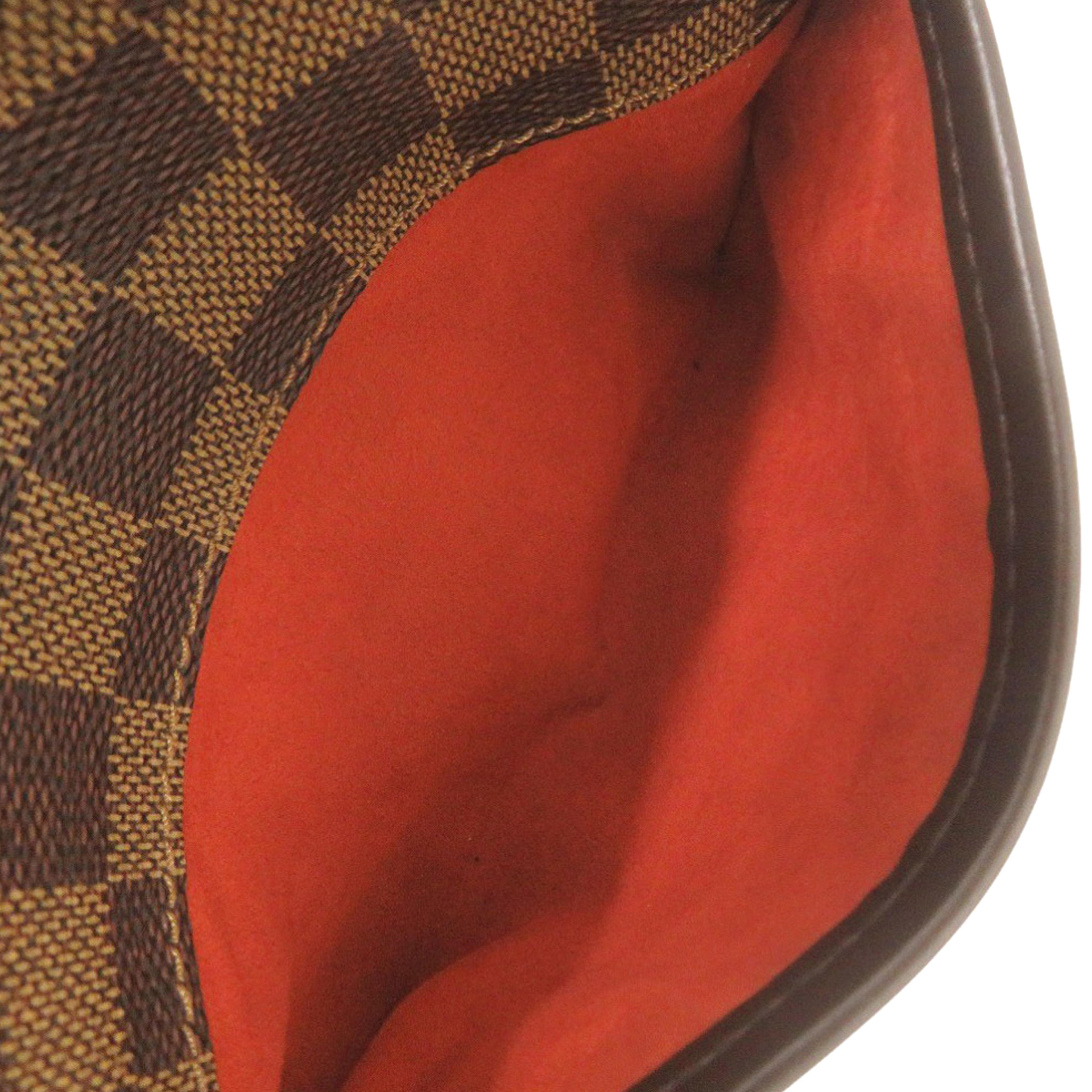 Louis Vuitton Damier Ebene Ipanema Pochette, från Luxclusif, i färgen brown. Klicka för att öppna bilden i stort format