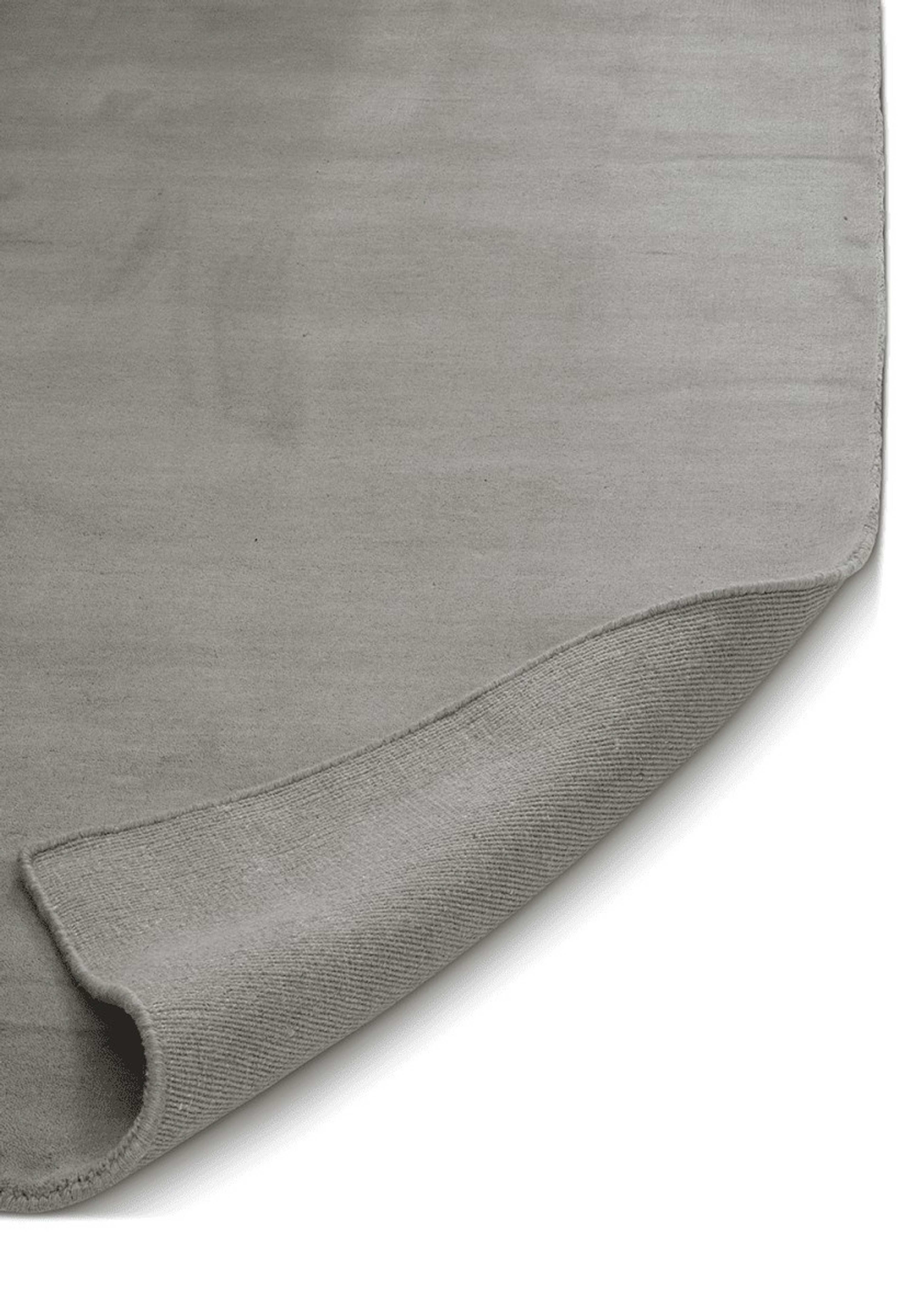 Ullmatta Solid 200x300cm, från Classic Collection, i färgen silver. Klicka för att öppna bilden i stort format