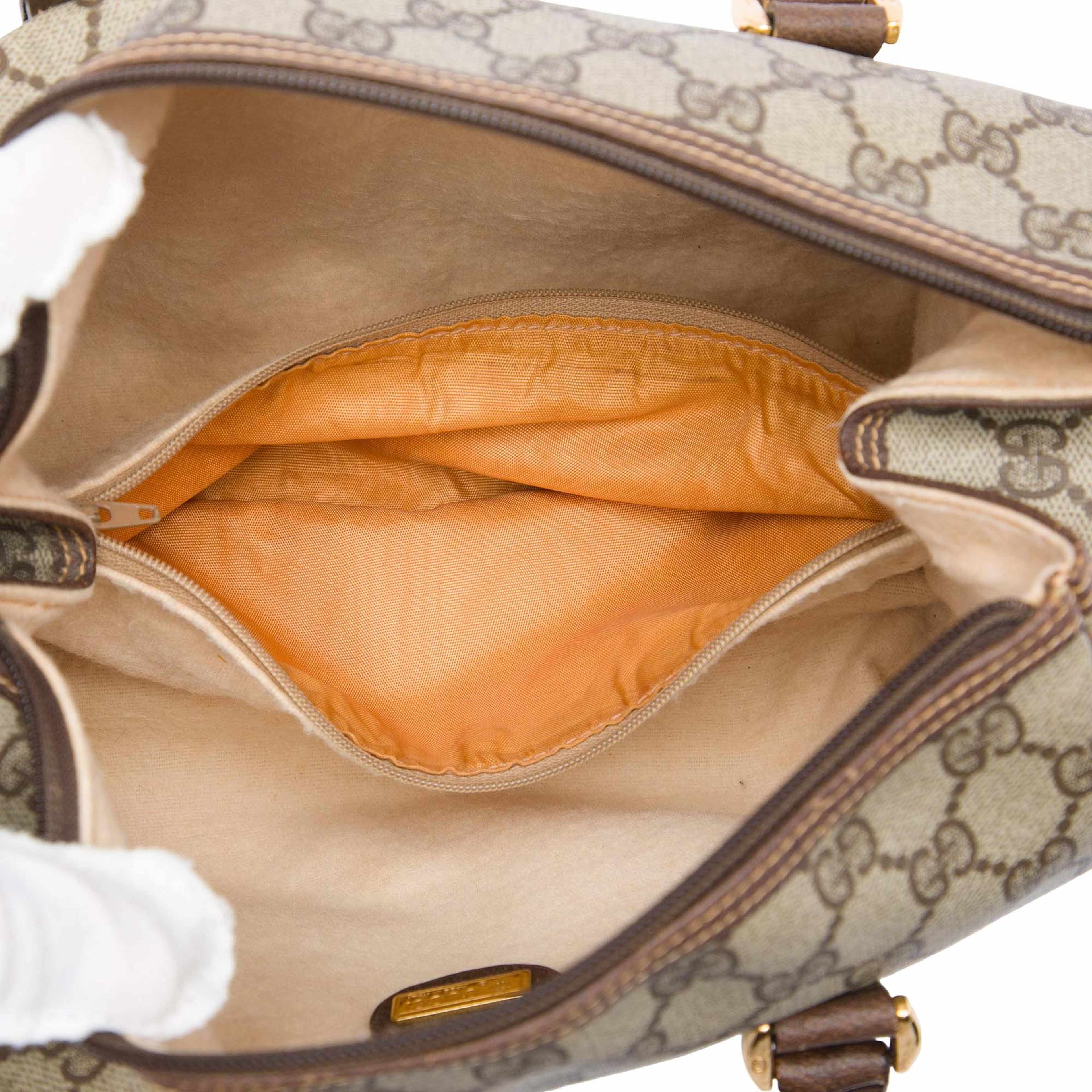 Gucci Gg Supreme Boston Bag, från Luxclusif, i färgen beige. Klicka för att öppna bilden i stort format