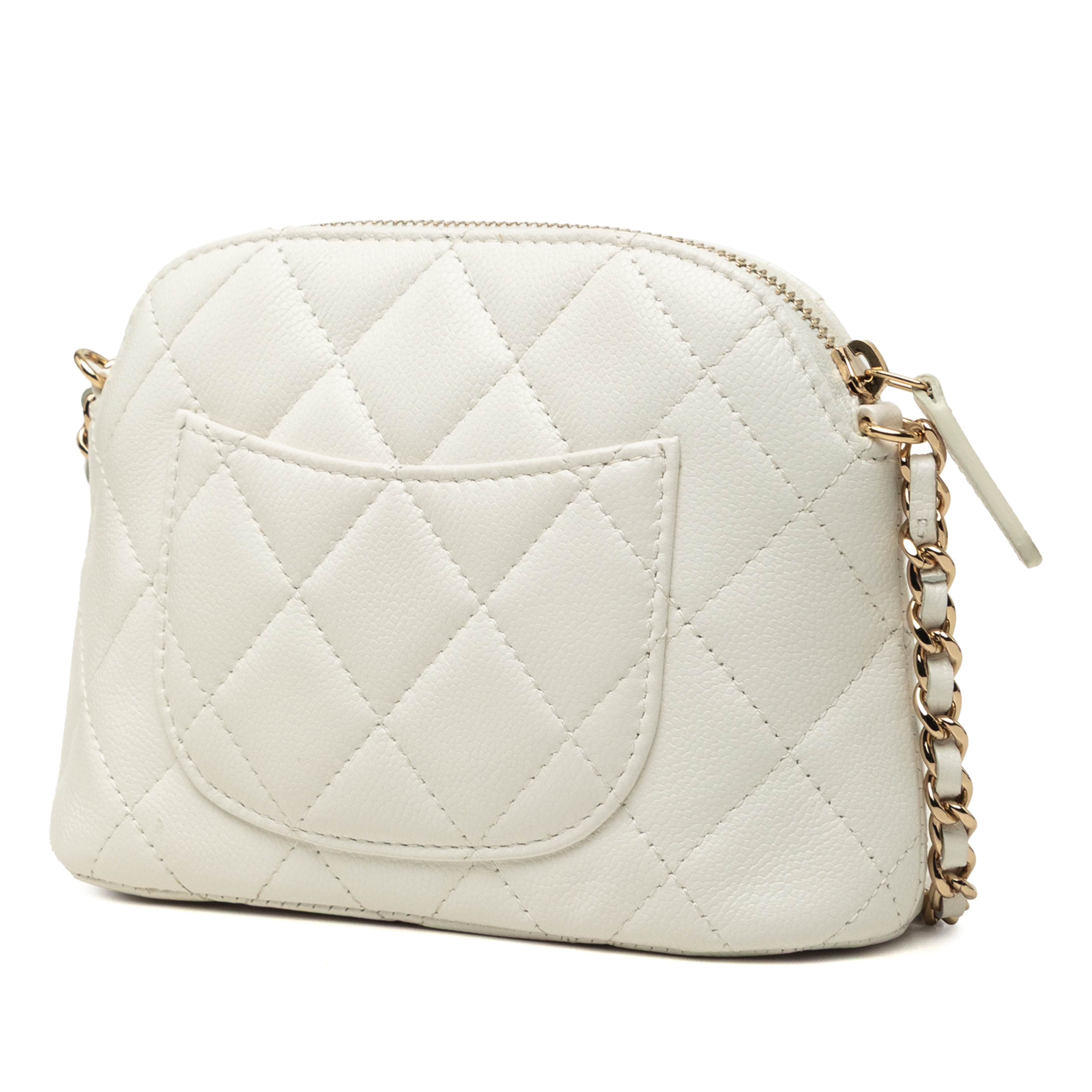 Chanel Mini Cc Quilted Caviar Dome Clutch With Chain, från Luxclusif, i färgen vit. Klicka för att öppna bilden i stort format