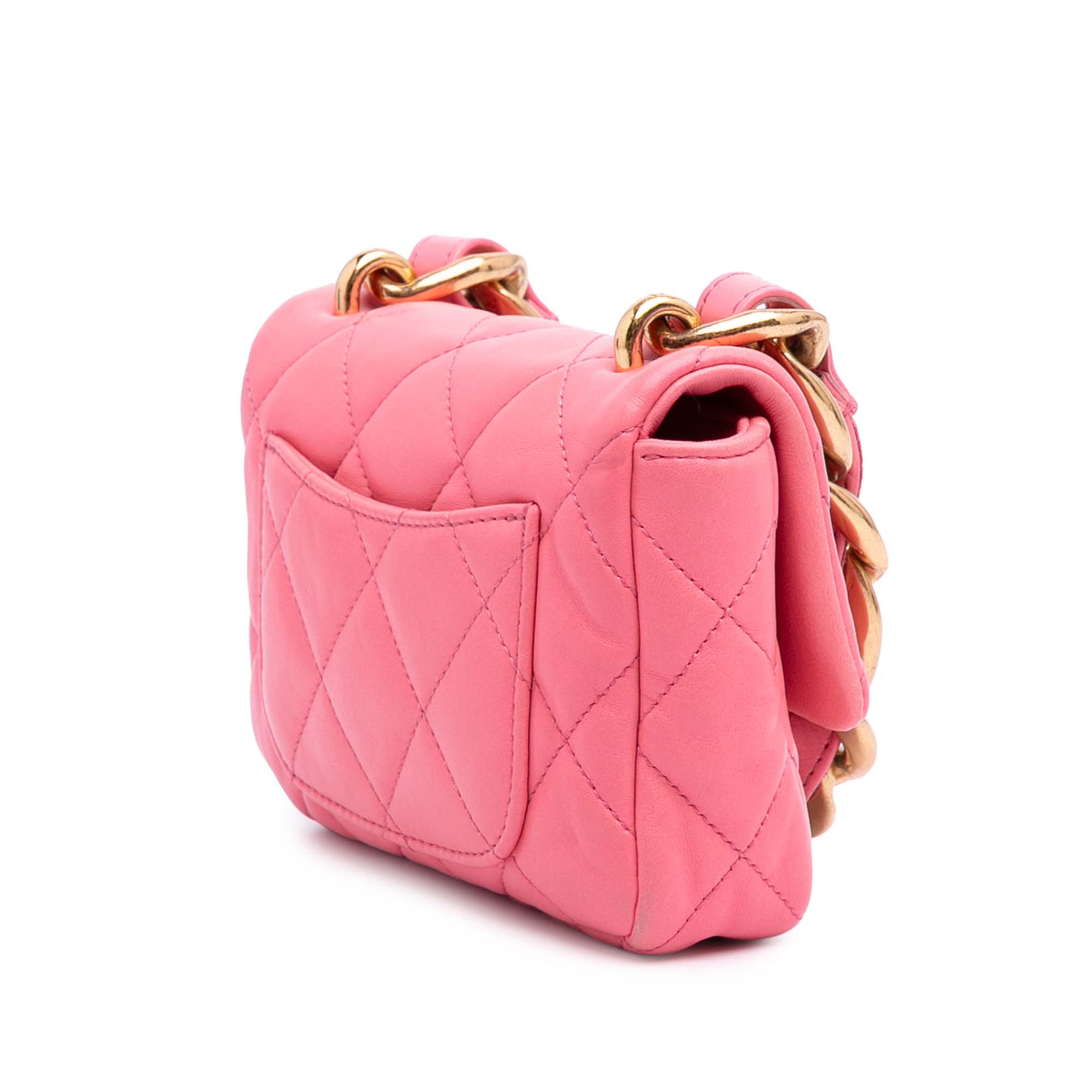 Chanel Mini Quilted Lambskin Funky Town Flap, från Luxclusif, i färgen pink. Klicka för att öppna bilden i stort format