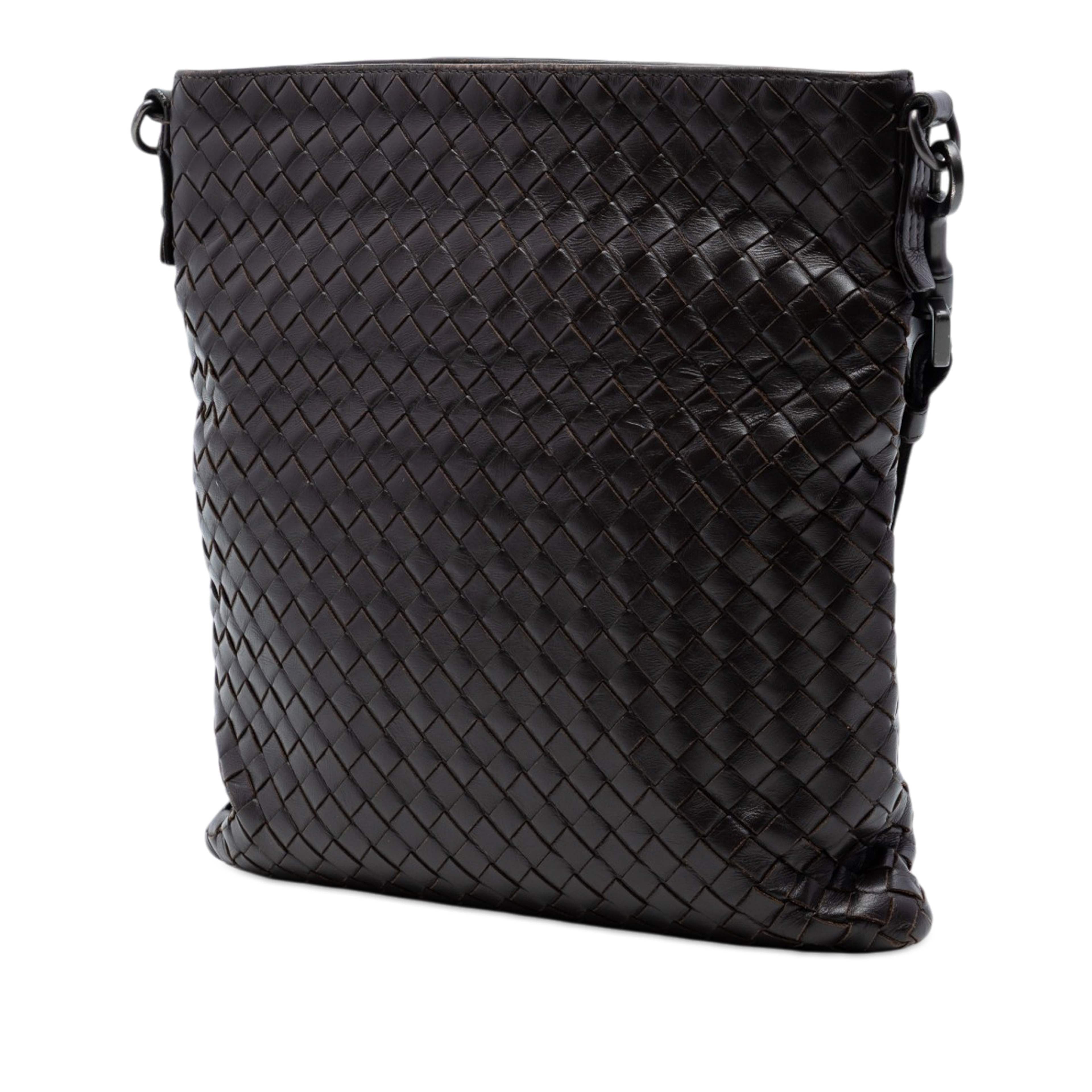 Bottega Veneta Nappa Intrecciato Vn Crossbody, från Luxclusif, i färgen dark brown. Klicka för att öppna bilden i stort format
