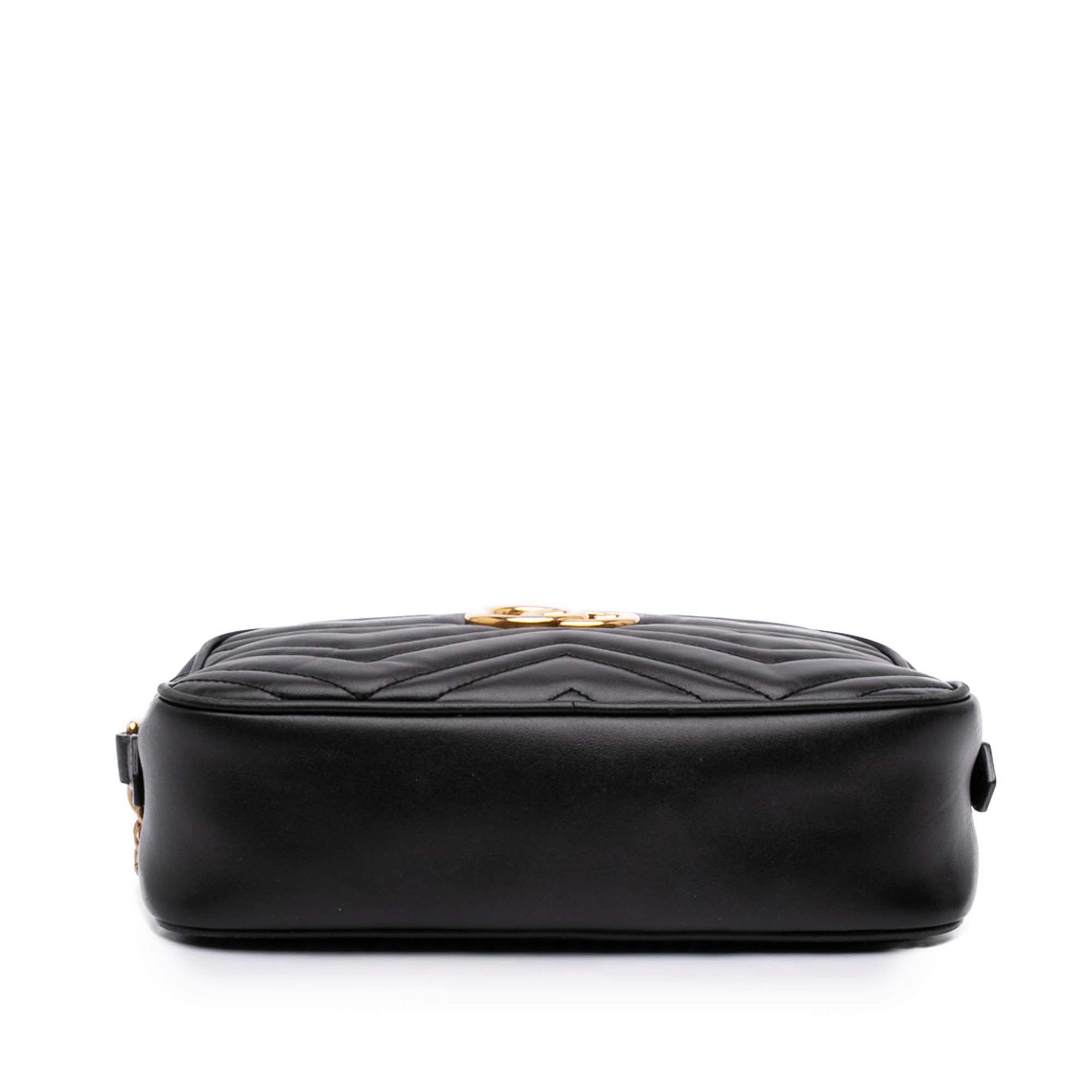 Gucci Small Gg Marmont Matelasse Calfskin Crossbody, från Luxclusif, i färgen svart. Klicka för att öppna bilden i stort format
