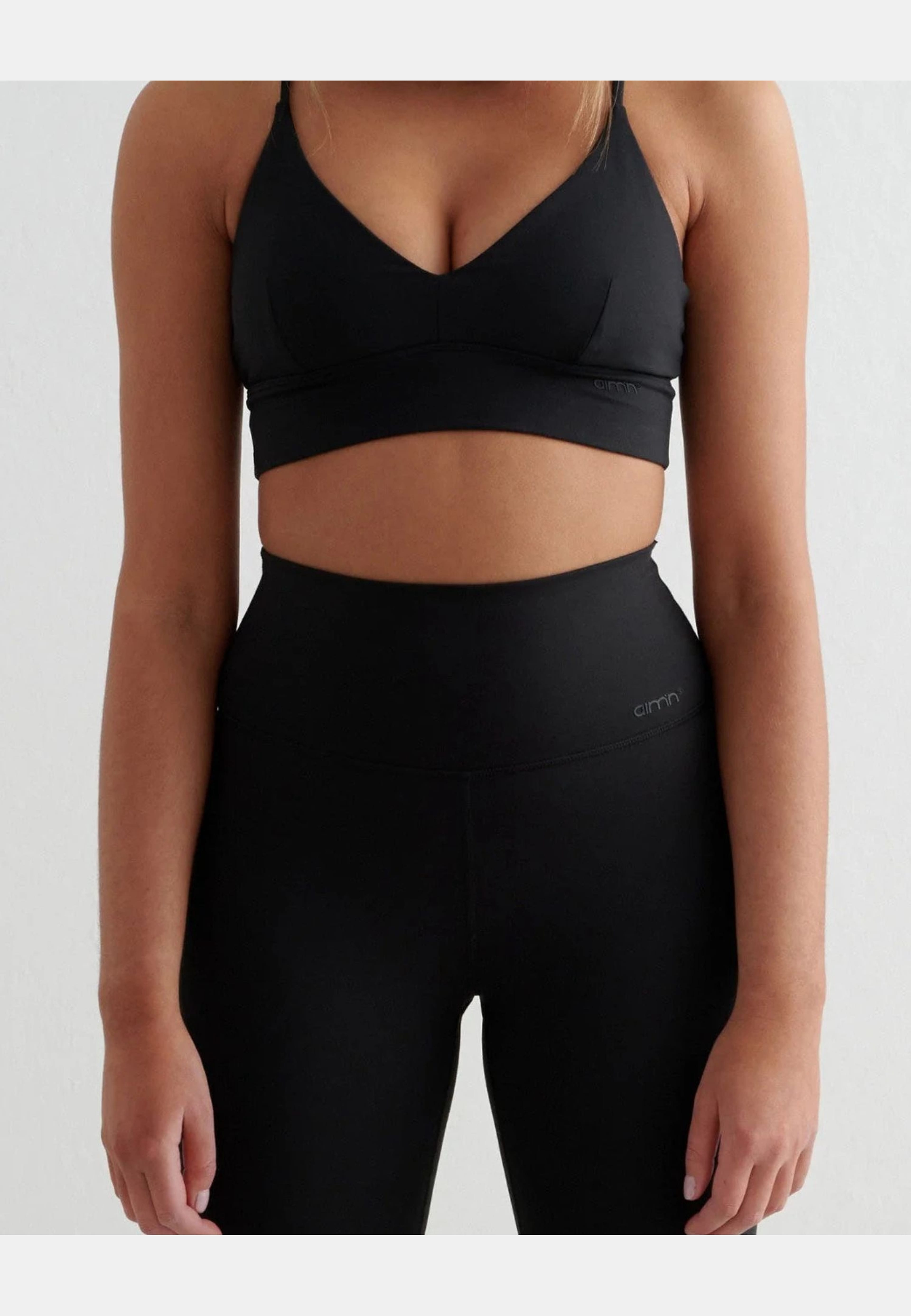 Sense Strap Bra, från aim'n, i färgen black. Klicka för att öppna bilden i stort format