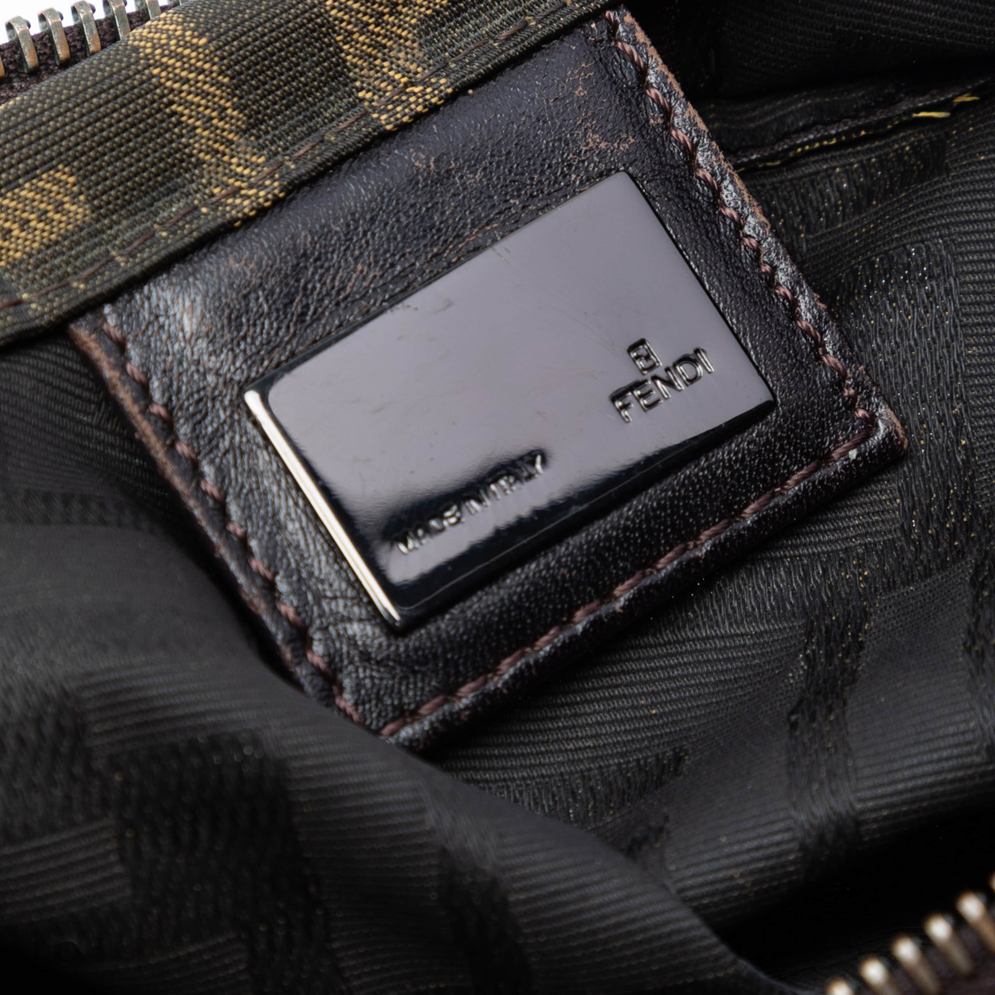 Fendi Small Zucca Canvas Tote, från Luxclusif, i färgen brown. Klicka för att öppna bilden i stort format