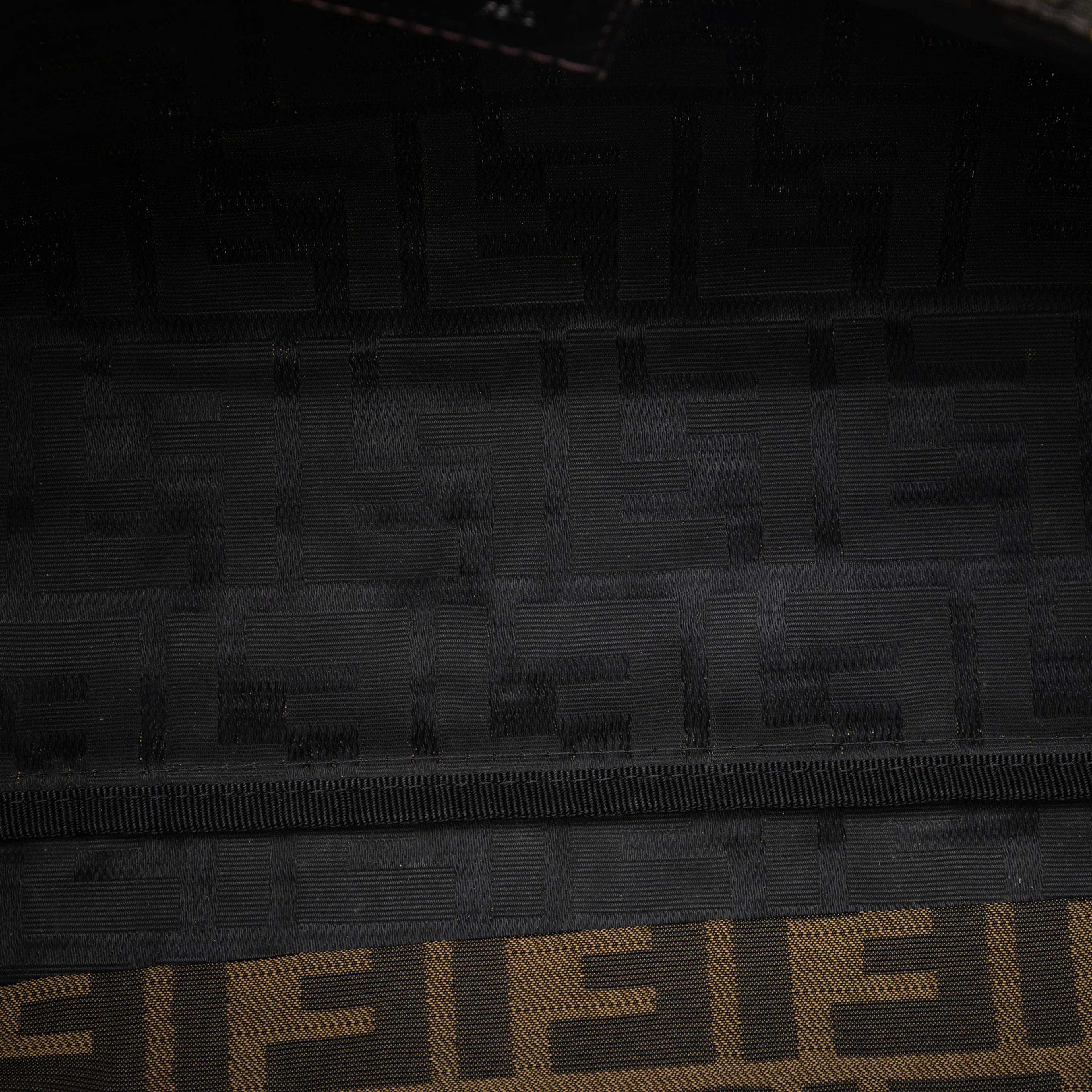 Fendi Small Zucca Canvas Tote, från Luxclusif, i färgen brown. Klicka för att öppna bilden i stort format