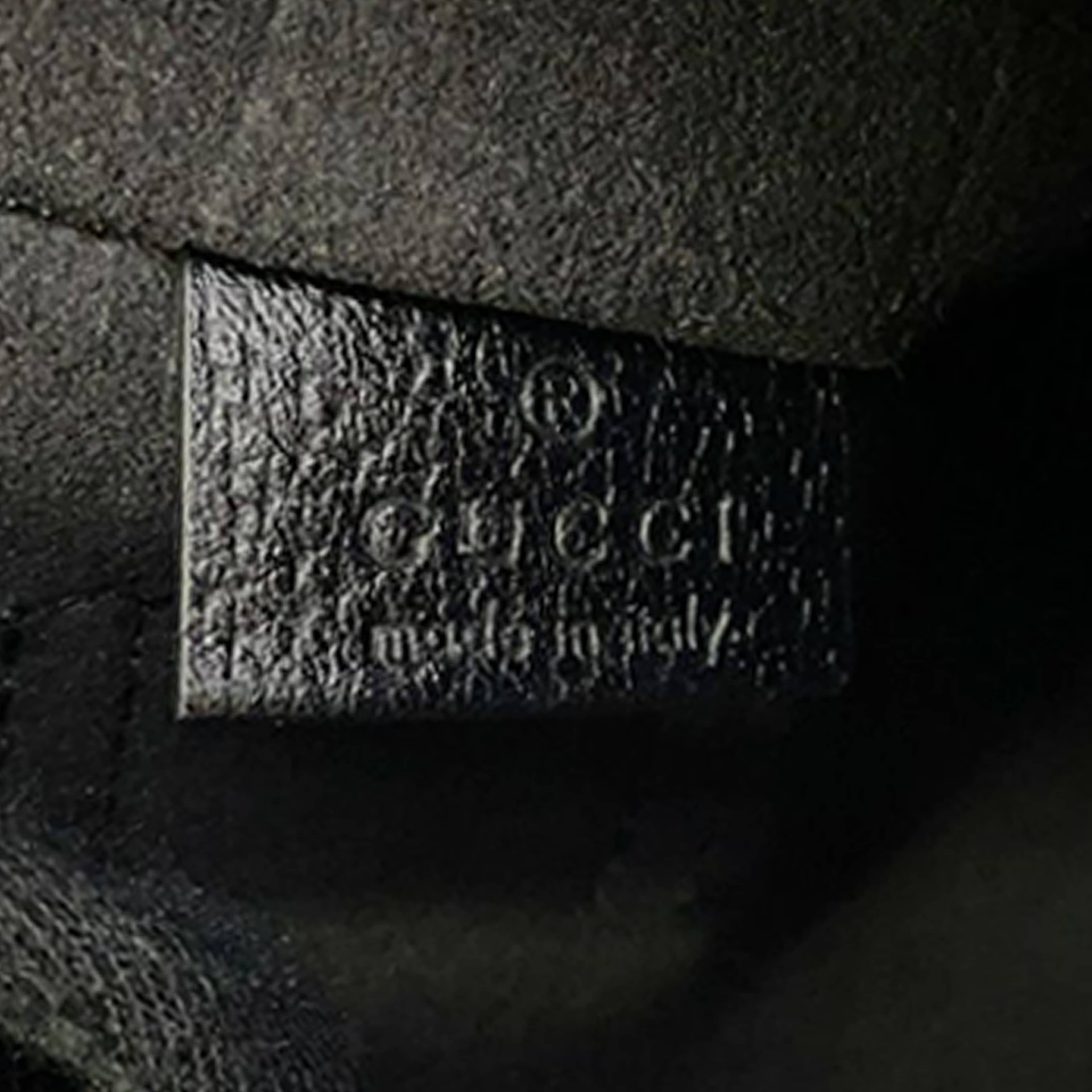 Gucci Leather Bee Star Belt Bag, från Luxclusif, i färgen black. Klicka för att öppna bilden i stort format