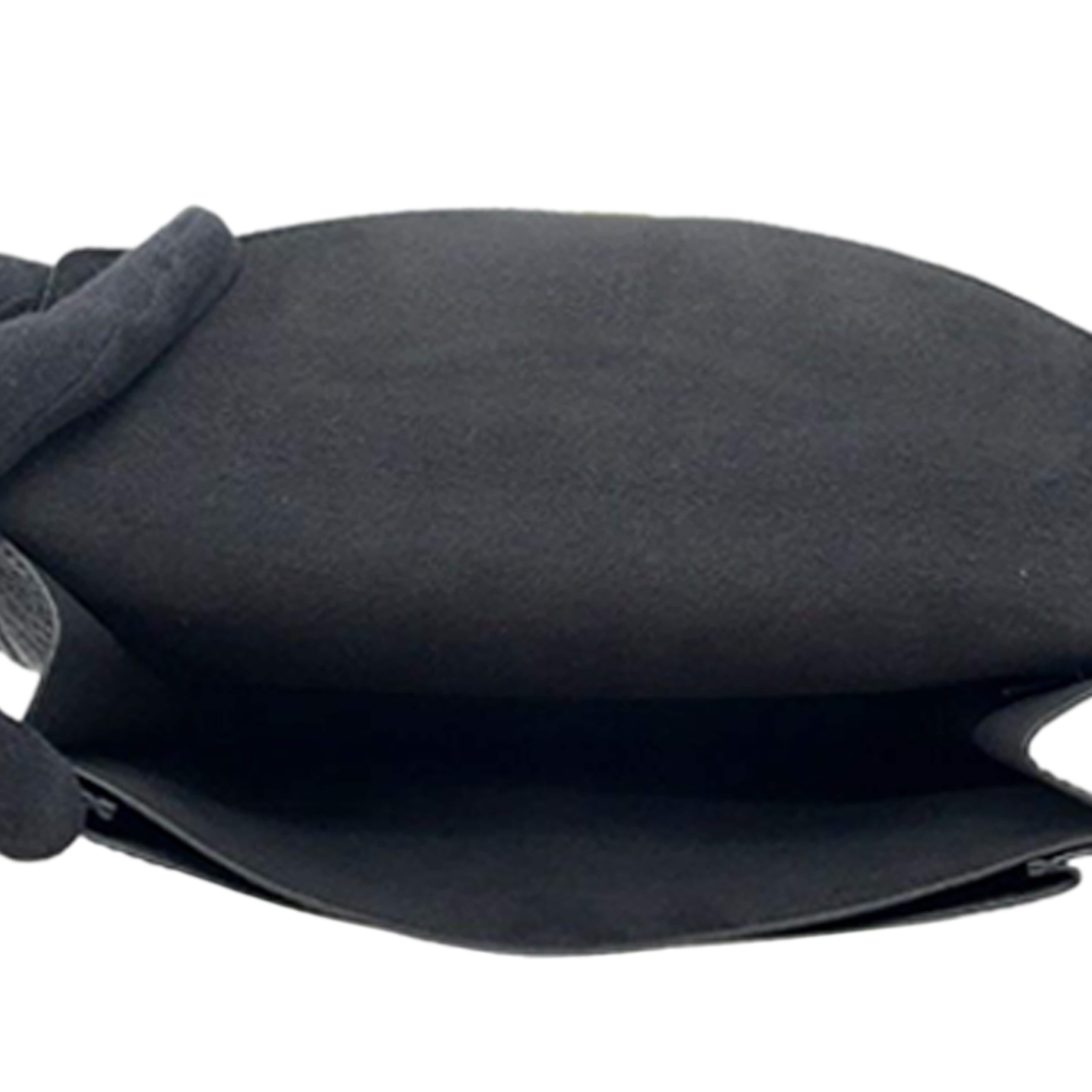 Gucci Leather Bee Star Belt Bag, från Luxclusif, i färgen black. Klicka för att öppna bilden i stort format