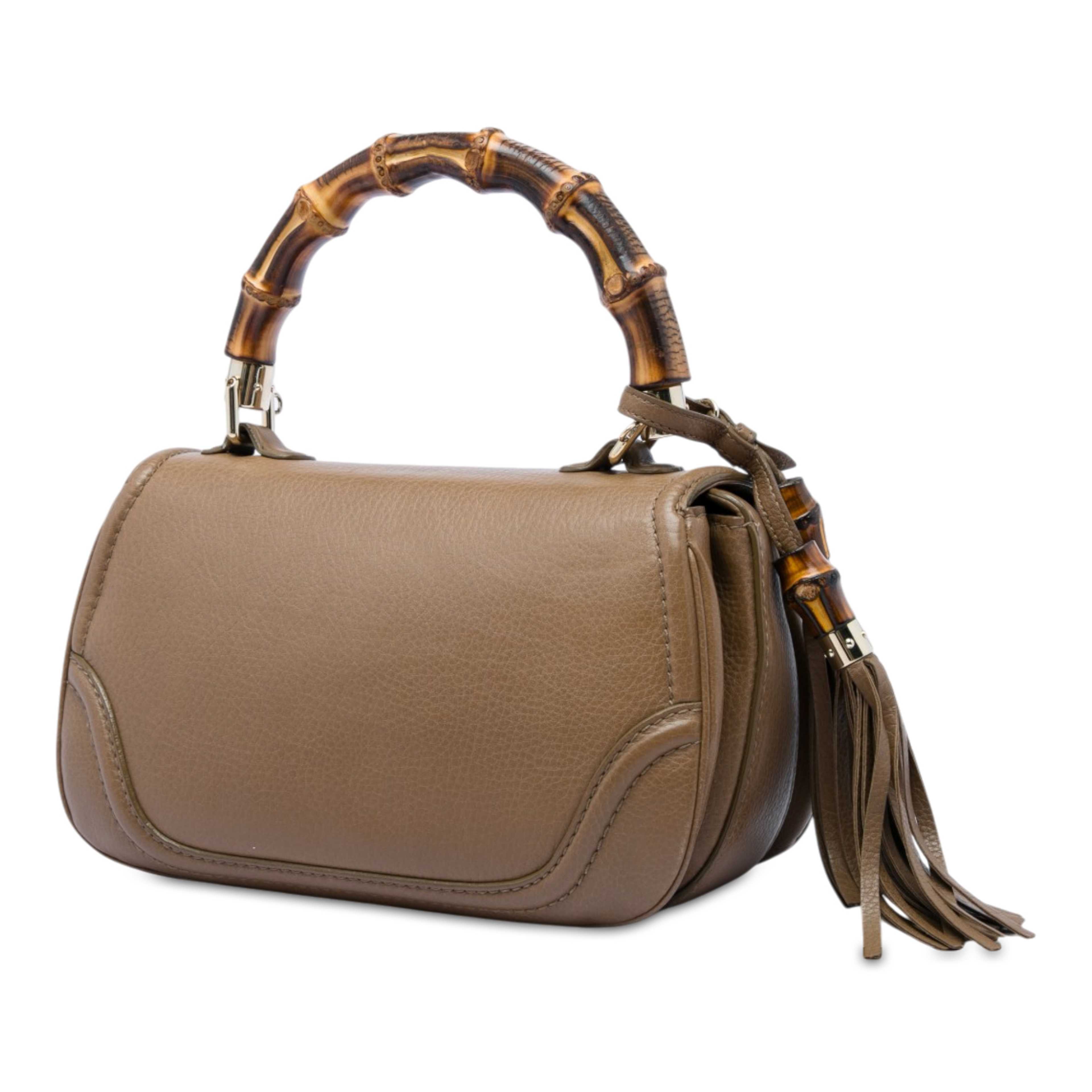 Gucci Medium Calfskin New Bamboo Satchel, från Luxclusif, i färgen brun. Klicka för att öppna bilden i stort format