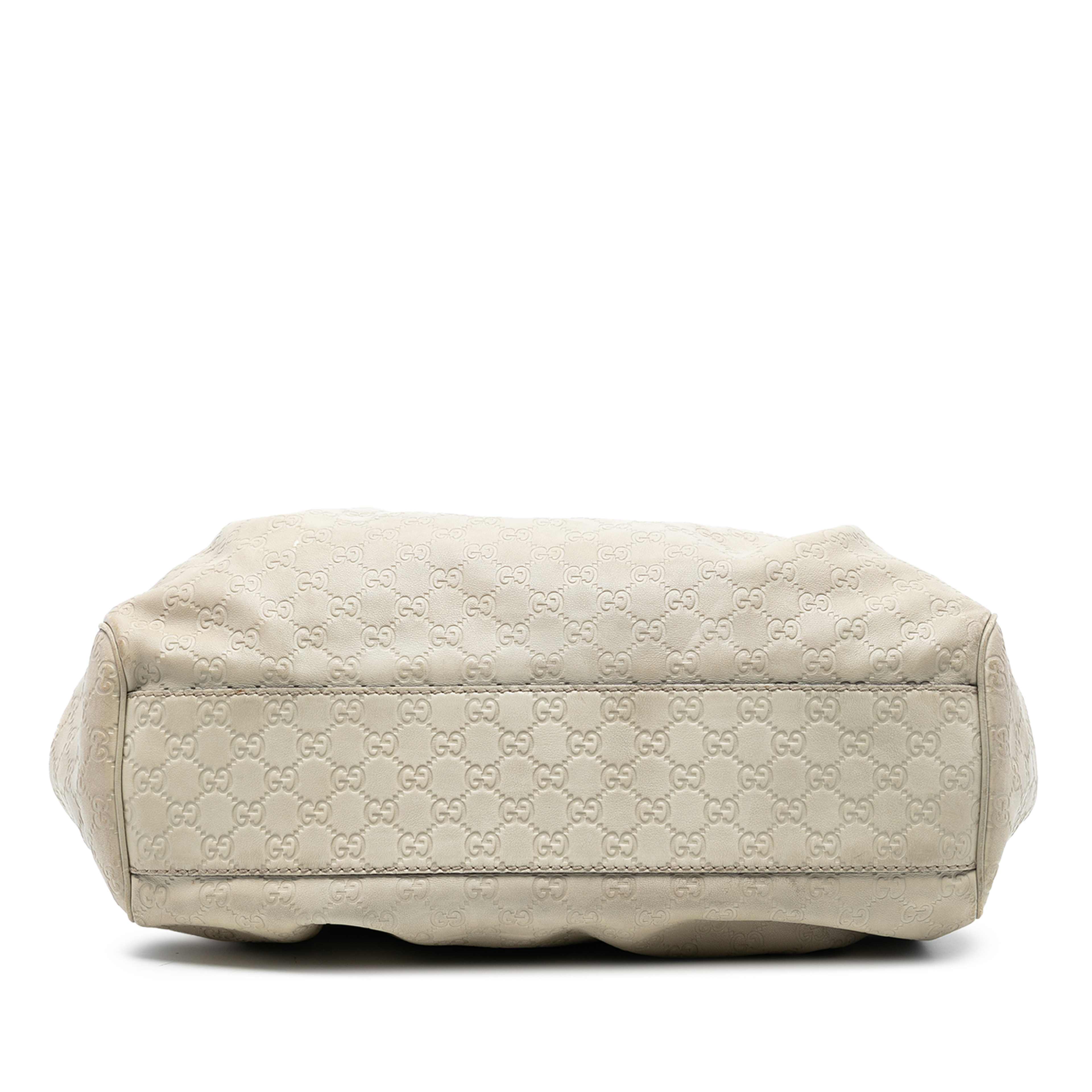 Gucci Large Guccissima Sukey Tote, från Luxclusif, i färgen white. Klicka för att öppna bilden i stort format