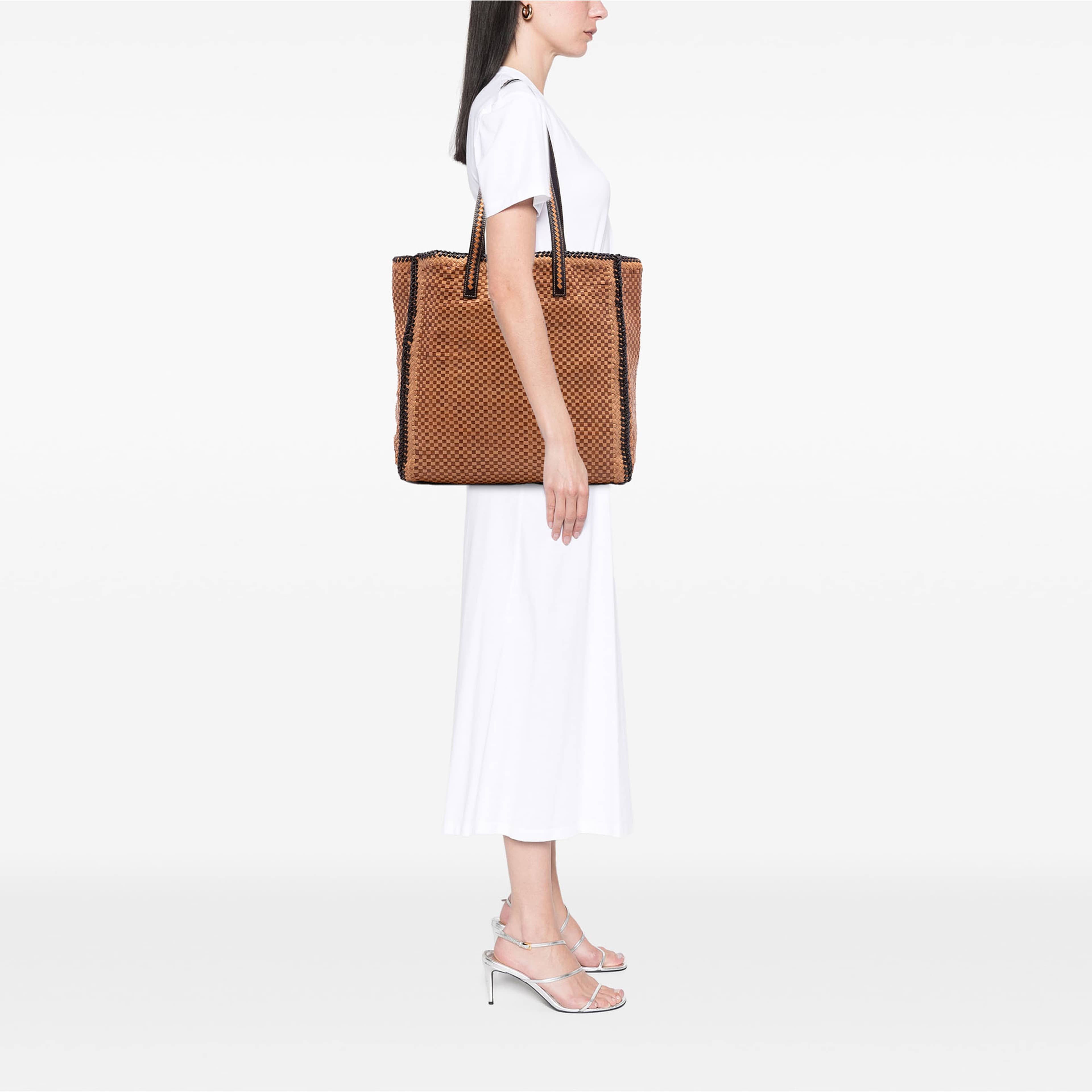 Prada Woven Goatskin Madras Tote, från Luxclusif, i färgen brun. Klicka för att öppna bilden i stort format