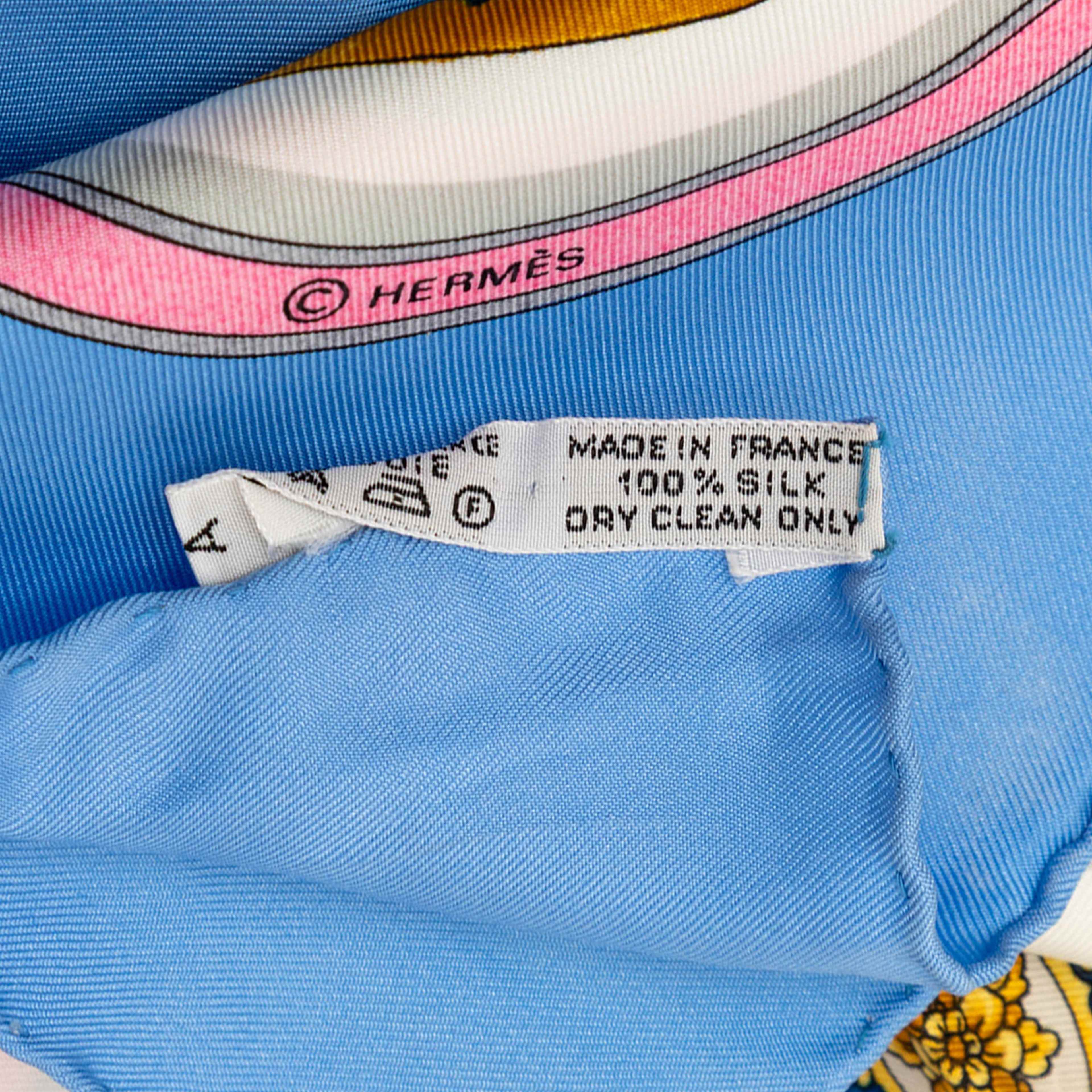 Hermès Qu Importe Le Flacon Silk Scarf 90, från Luxclusif, i färgen white. Klicka för att öppna bilden i stort format